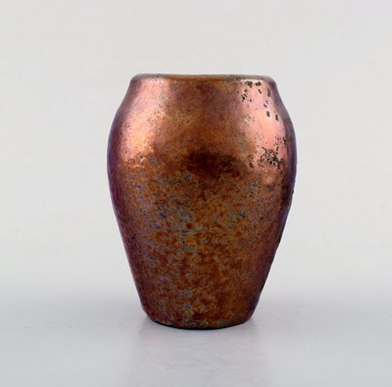 Jens Petersen (1890-1956)
Vase in ceramics by Jens Petersen, signed JP.
Measures 9,5 cm x 8 cm.
In perfect condition.