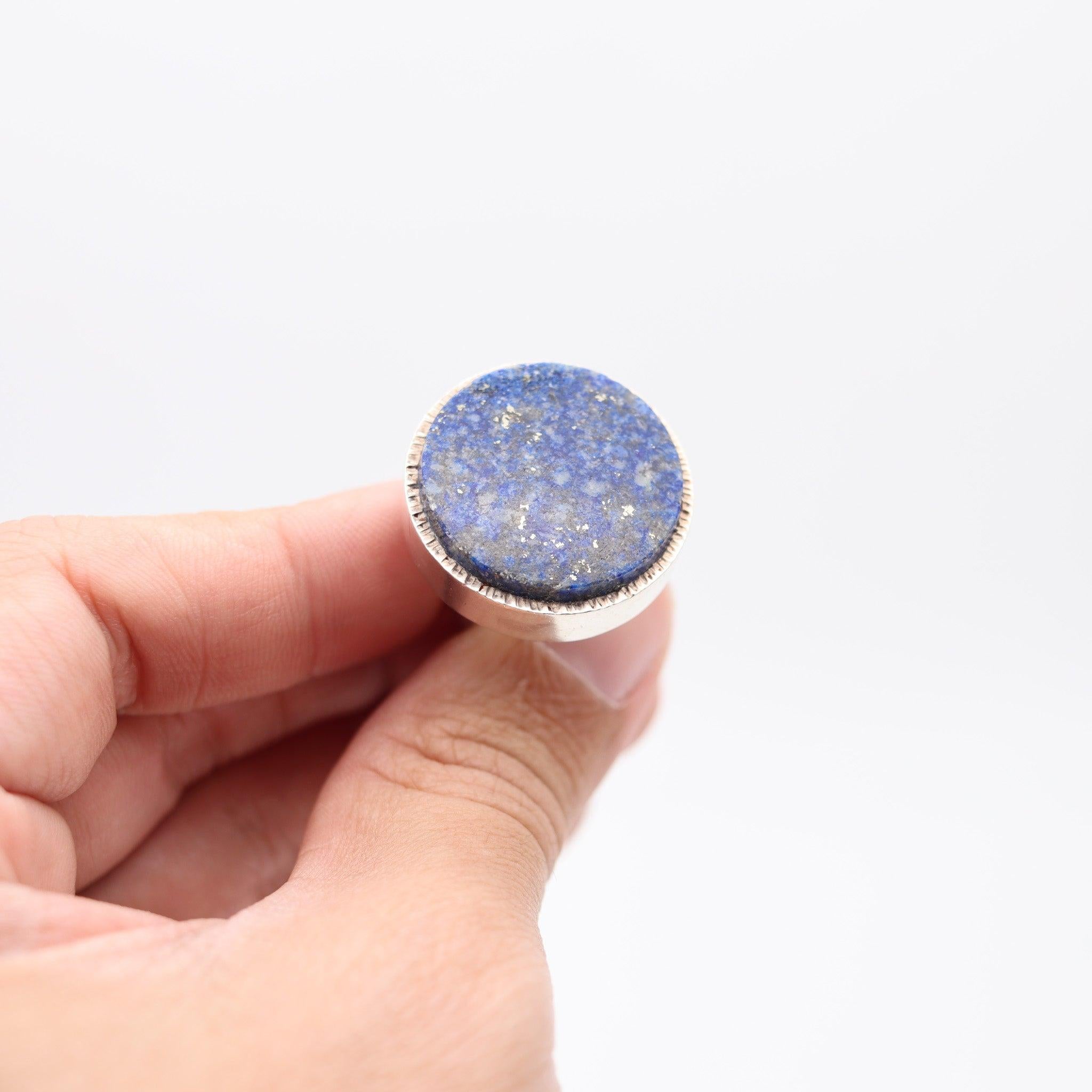 JENS POUL ASBY 1970 Denmark Sculptural Cocktail Ring In .925 Sterling & Sodalite Moderno en venta