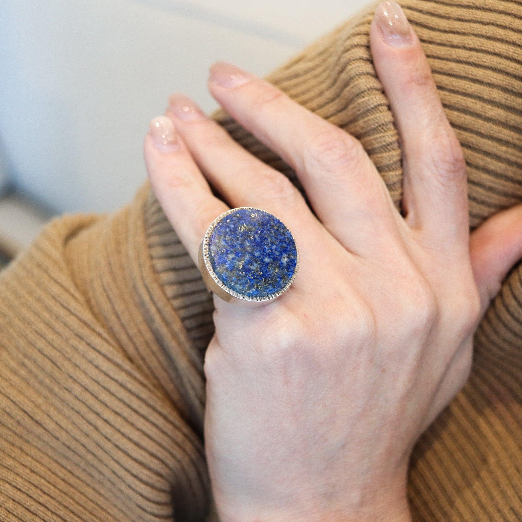 JENS POUL ASBY 1970 Denmark Sculptural Cocktail Ring In .925 Sterling & Sodalite en venta 2