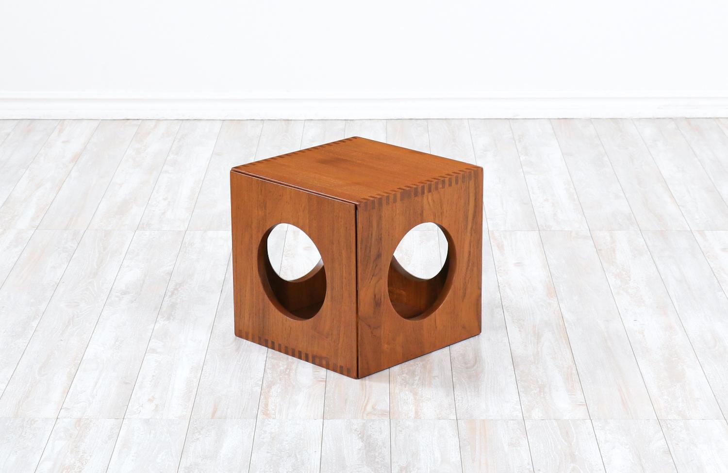 Jens Quistgaard Cube Teak Side Tables for Richard Nissen In Excellent Condition In Los Angeles, CA