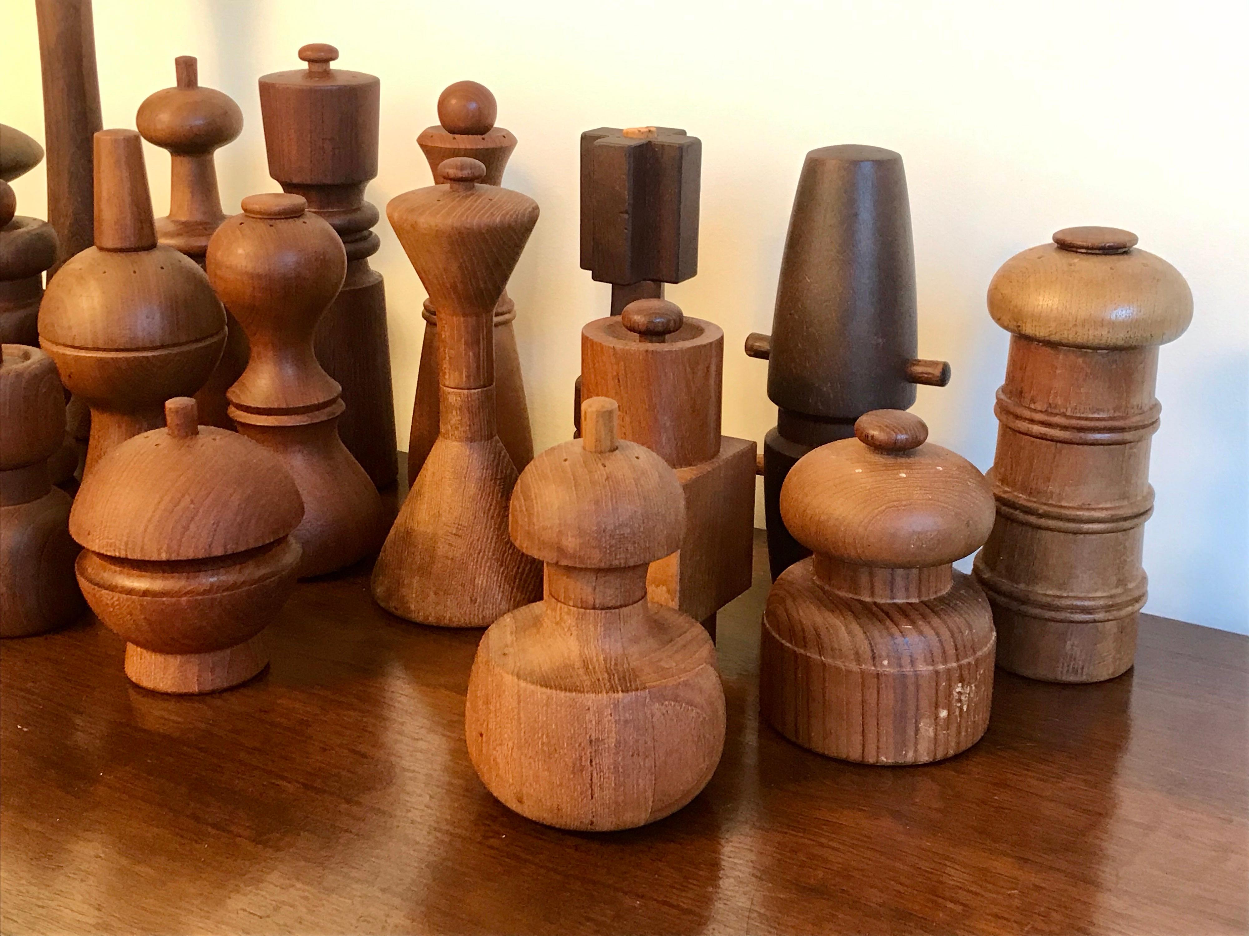 Nice form + function objet d'arts
These are all vintage grinders
Not new 
Stamped 