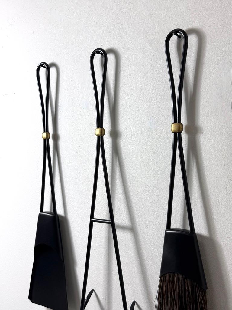 Danese Jens Quistgaard Fireplace Tool Set for Dansk, Iron and Brass Denmark 1960's in vendita
