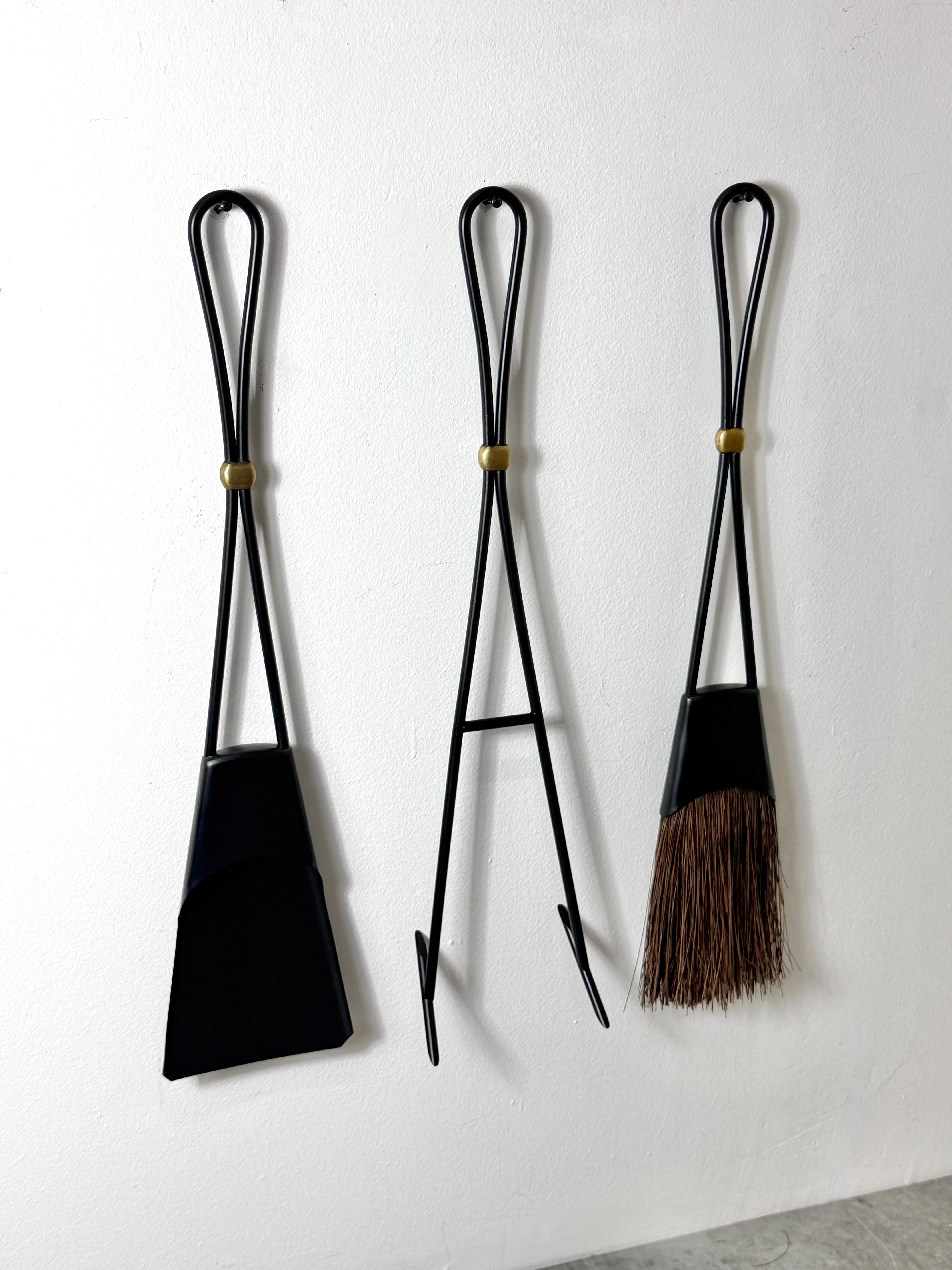 Jens Quistgaard Fireplace Tool Set for Dansk, Iron and Brass Denmark 1960's In condizioni buone in vendita a Troy, MI