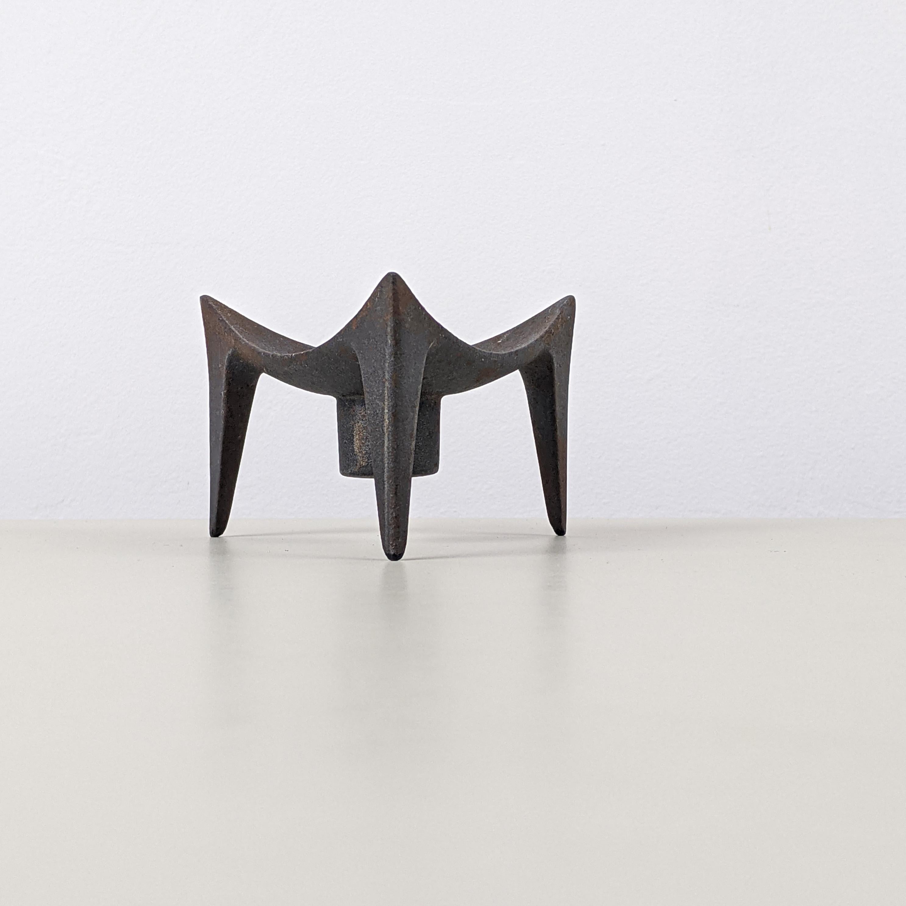 Calco Jens Quistgaard per Dansk, Portacandele, scultura danese di metà secolo in metallo in vendita