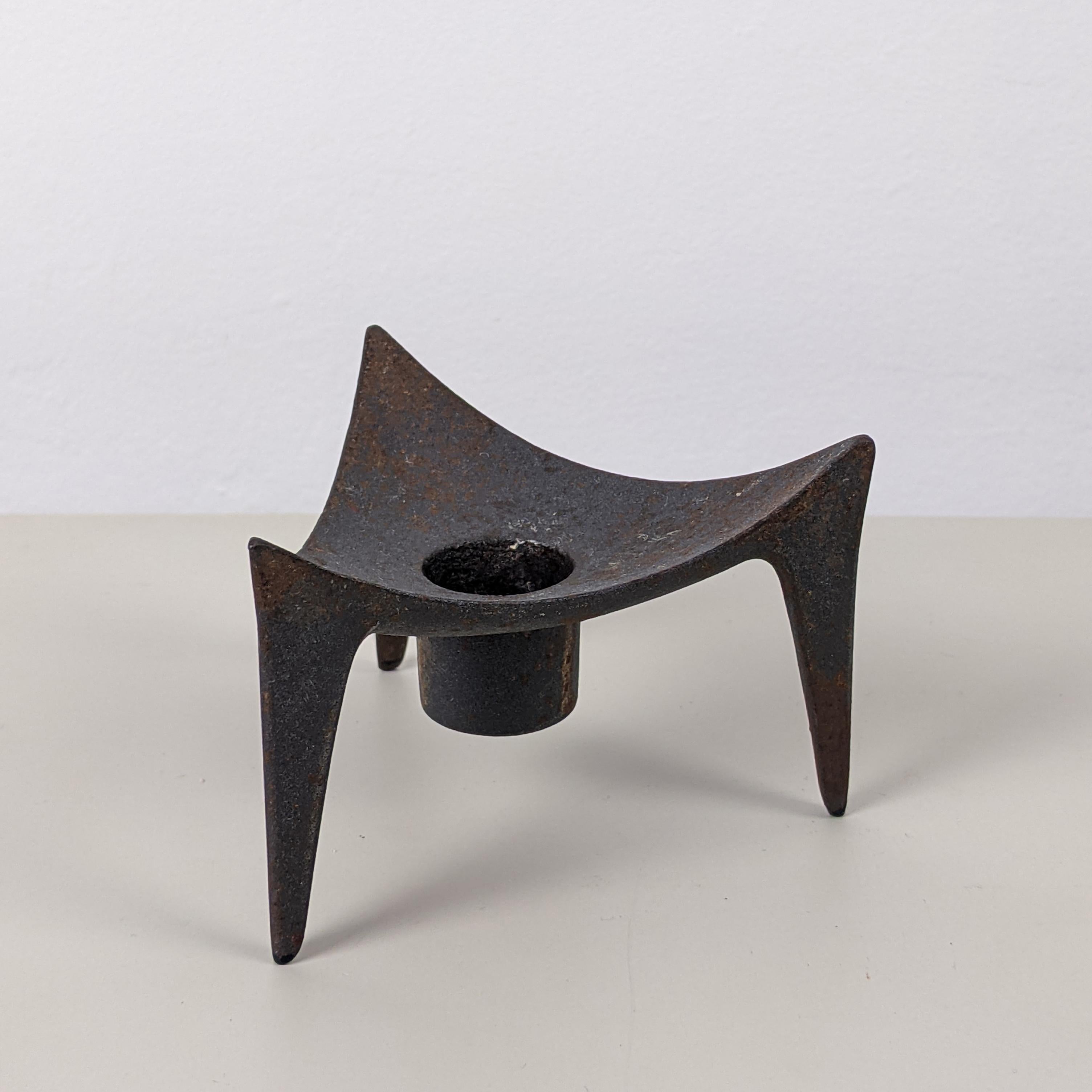 Jens Quistgaard per Dansk, Portacandele, scultura danese di metà secolo in metallo In condizioni buone in vendita a London, GB