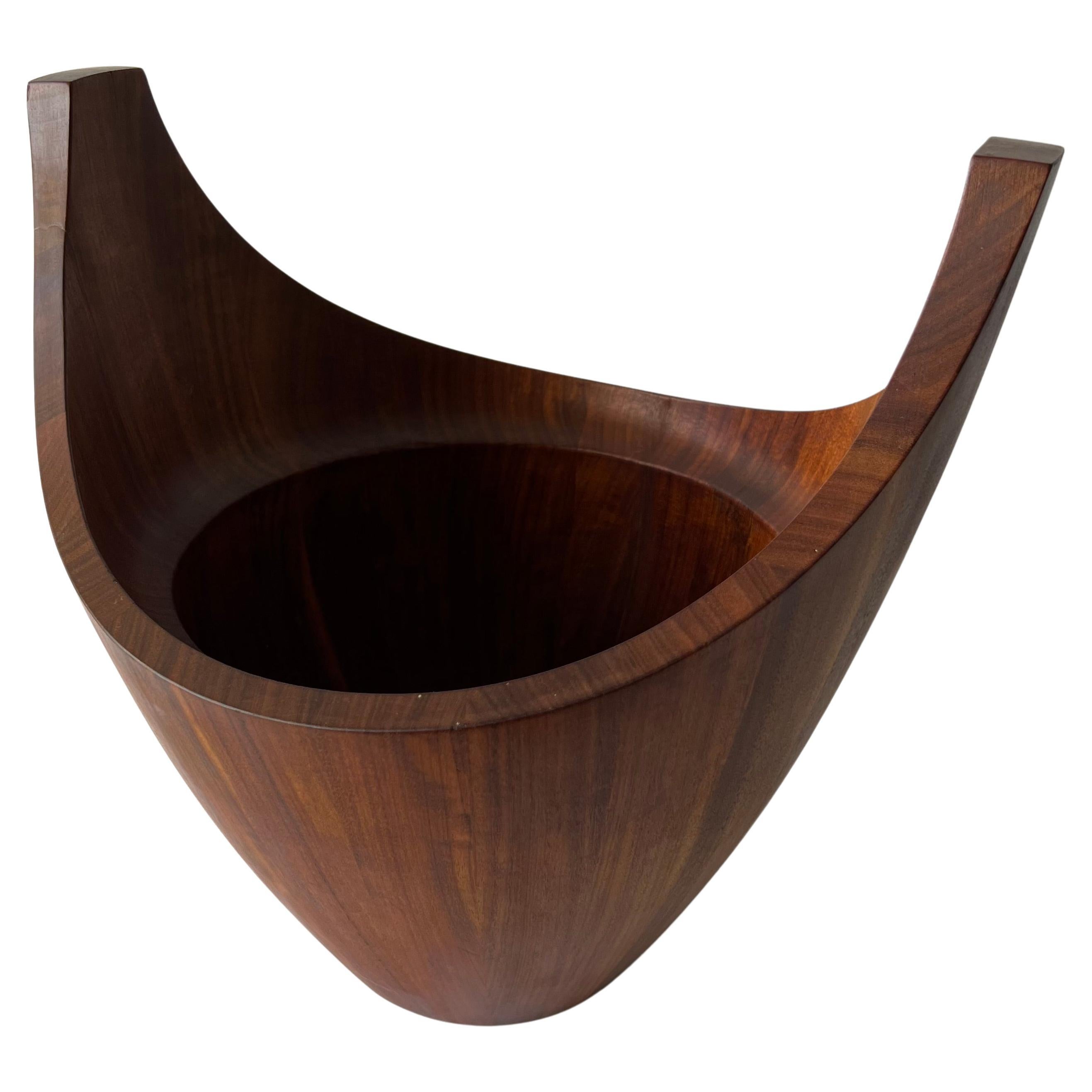 Mutenye Viking salad bowl with beautiful dovetailing, designed by Jens Quistgaard for Dansk.  Bowl measures 14.5