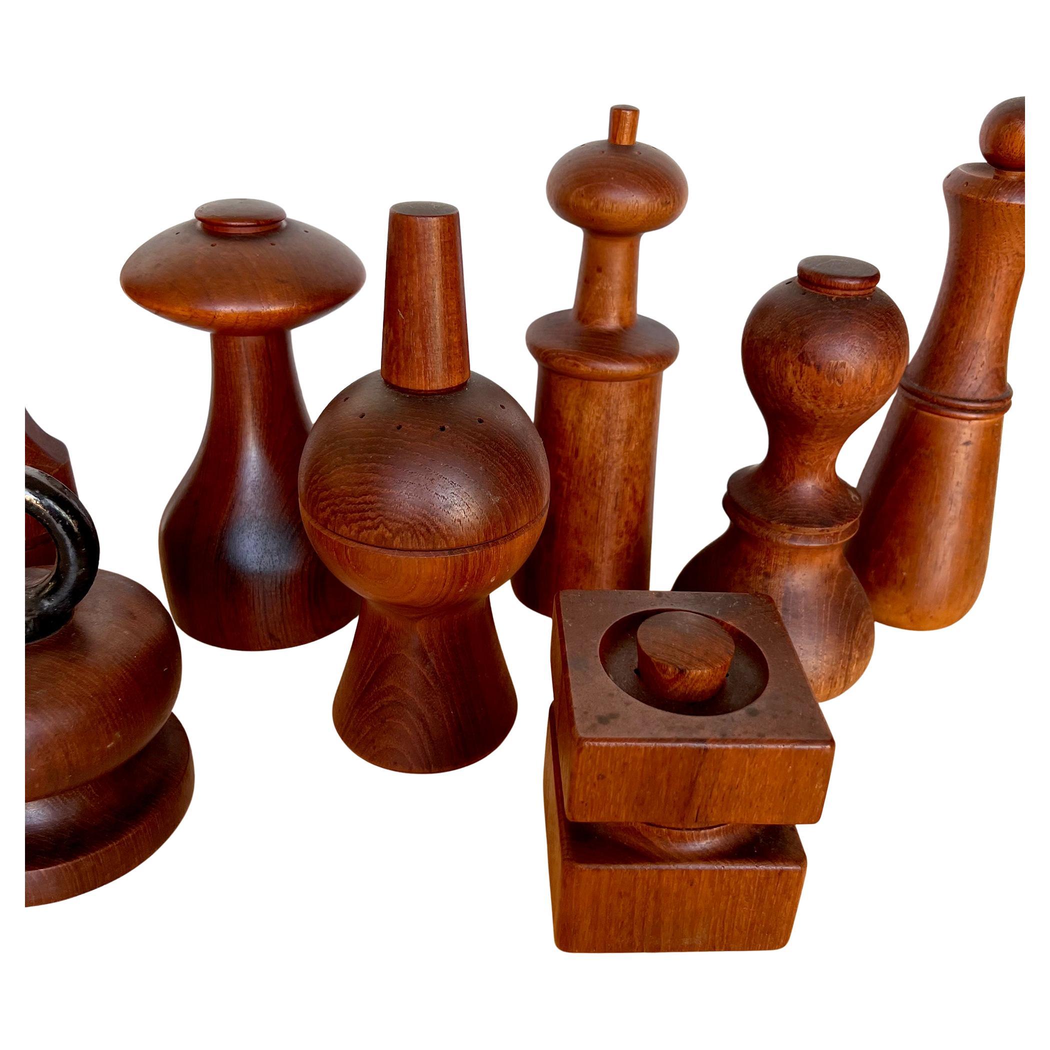 Mid-Century Modern Jens Quistgaard for Dansk Nissen Danish Modern Lot of Ten Pepper Mills For Sale