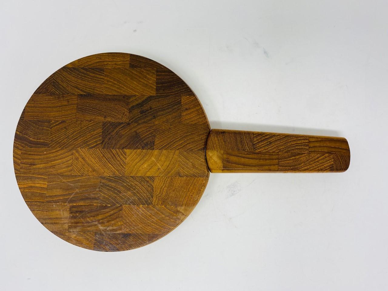 Jens Quistgaard for Dansk Teak Cheese Cutting Board with Built in Knife, 1960s In Good Condition For Sale In San Diego, CA