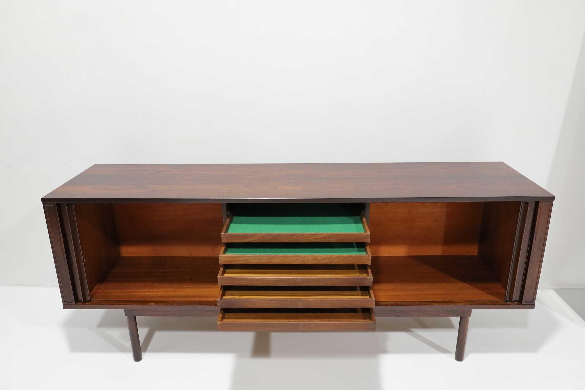 Scandinavo moderno Credenza in palissandro di Jens Quistgaard per Peters Lovig in vendita