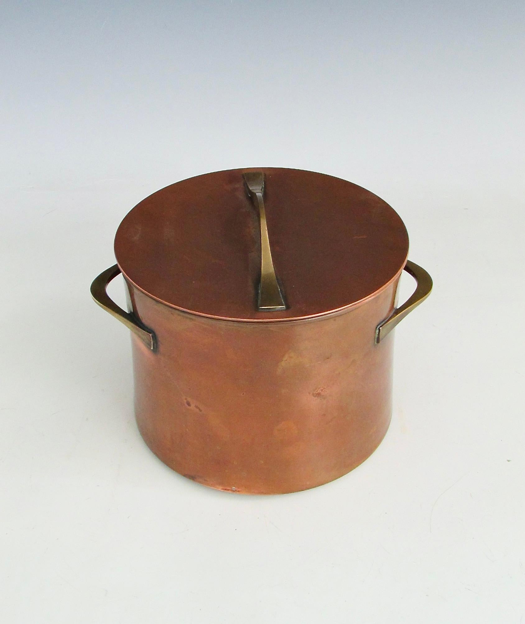 Jens Quistgaard JHQ Cubitera de cobre con inserto de porcelana para Dansk Dinamarca en venta 9