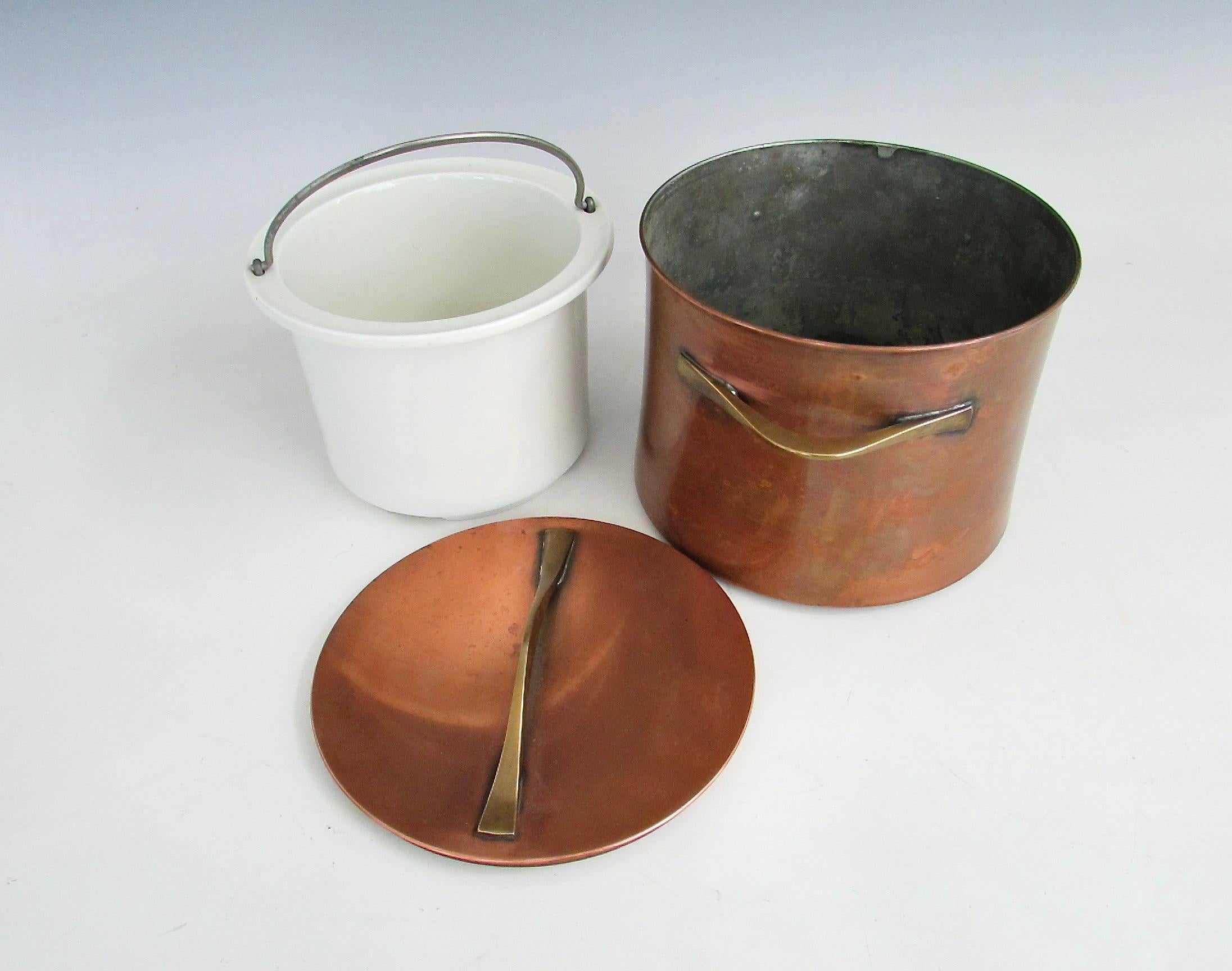 Jens Quistgaard JHQ Cubitera de cobre con inserto de porcelana para Dansk Dinamarca en venta 1