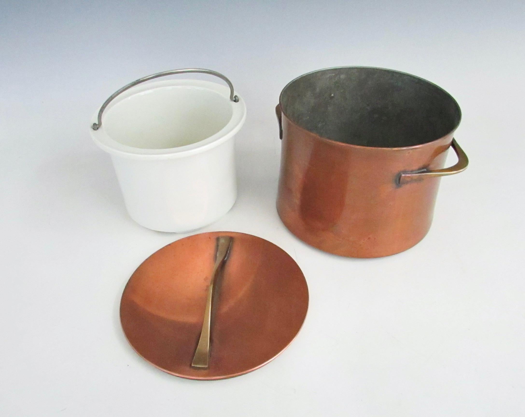 Jens Quistgaard JHQ Cubitera de cobre con inserto de porcelana para Dansk Dinamarca en venta 2