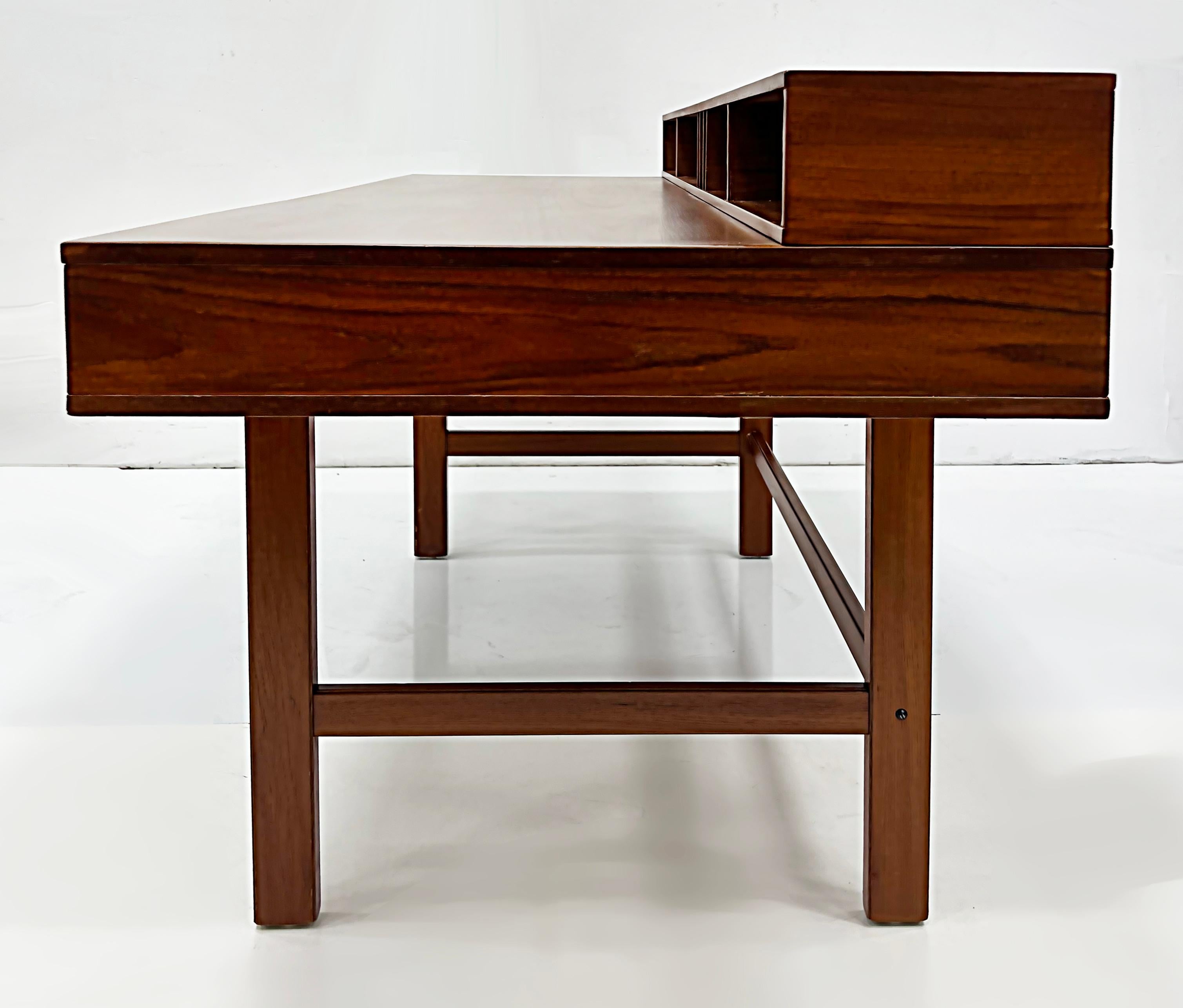 Jens Quistgaard Peter Løvig Nielsen Flip-Top Teak Desk, Danish Modern In Good Condition For Sale In Miami, FL