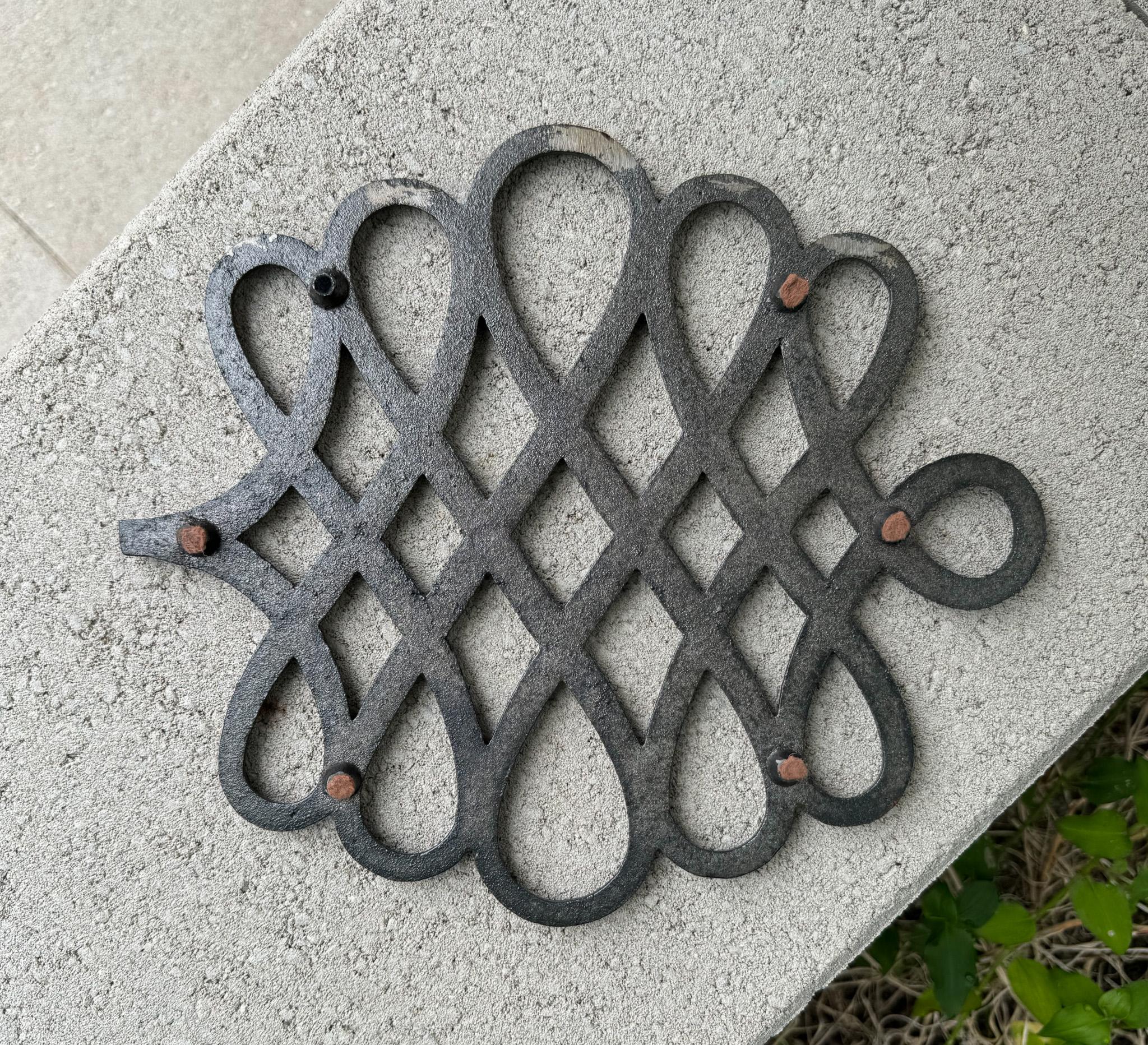 Jens Quistgaard Trébede escultórico de metal para Dansk, c.1970 en Bueno estado para la venta en San Juan Capistrano, CA
