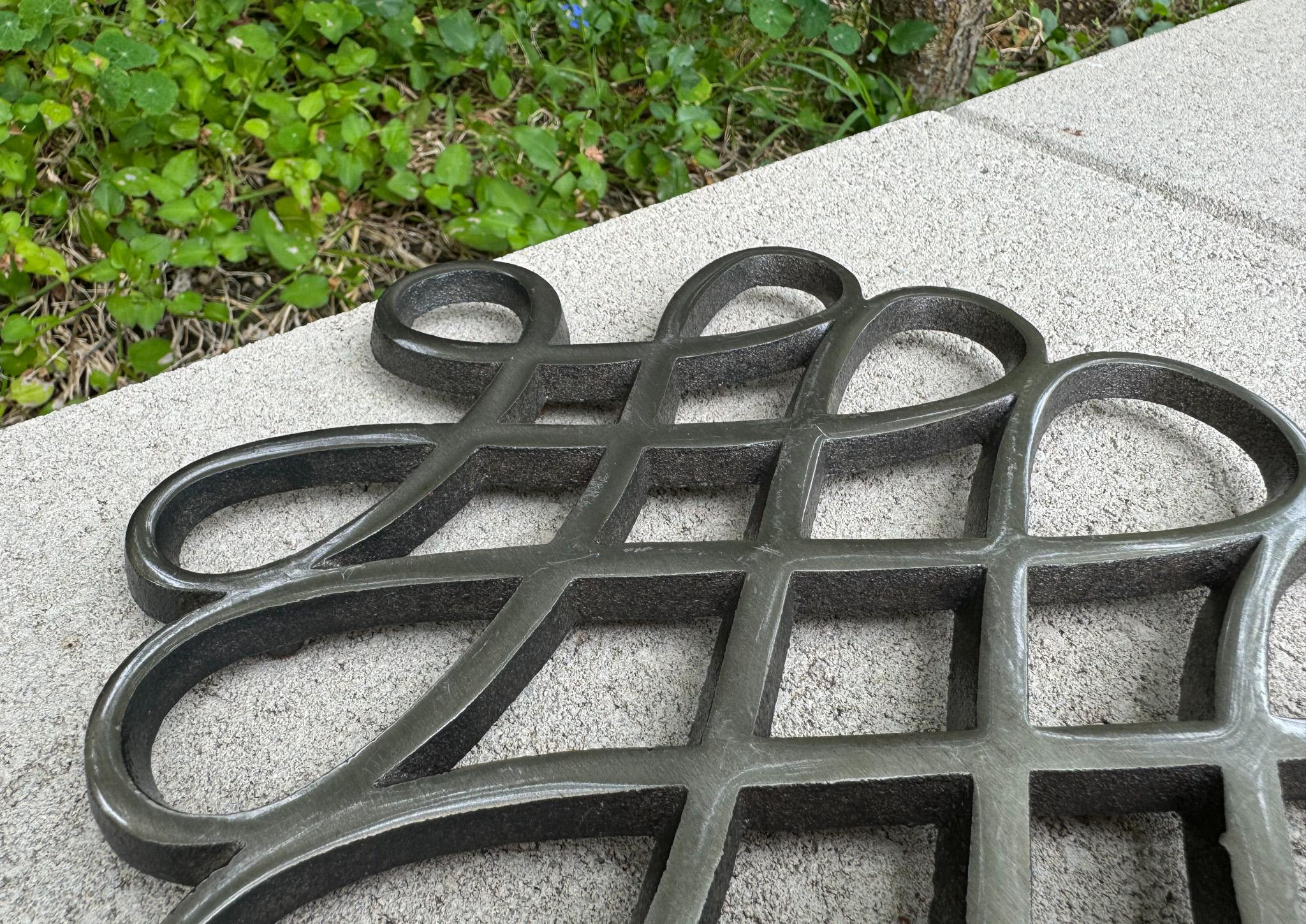 Jens Quistgaard Trébede escultórico de metal para Dansk, c.1970 Metal en venta
