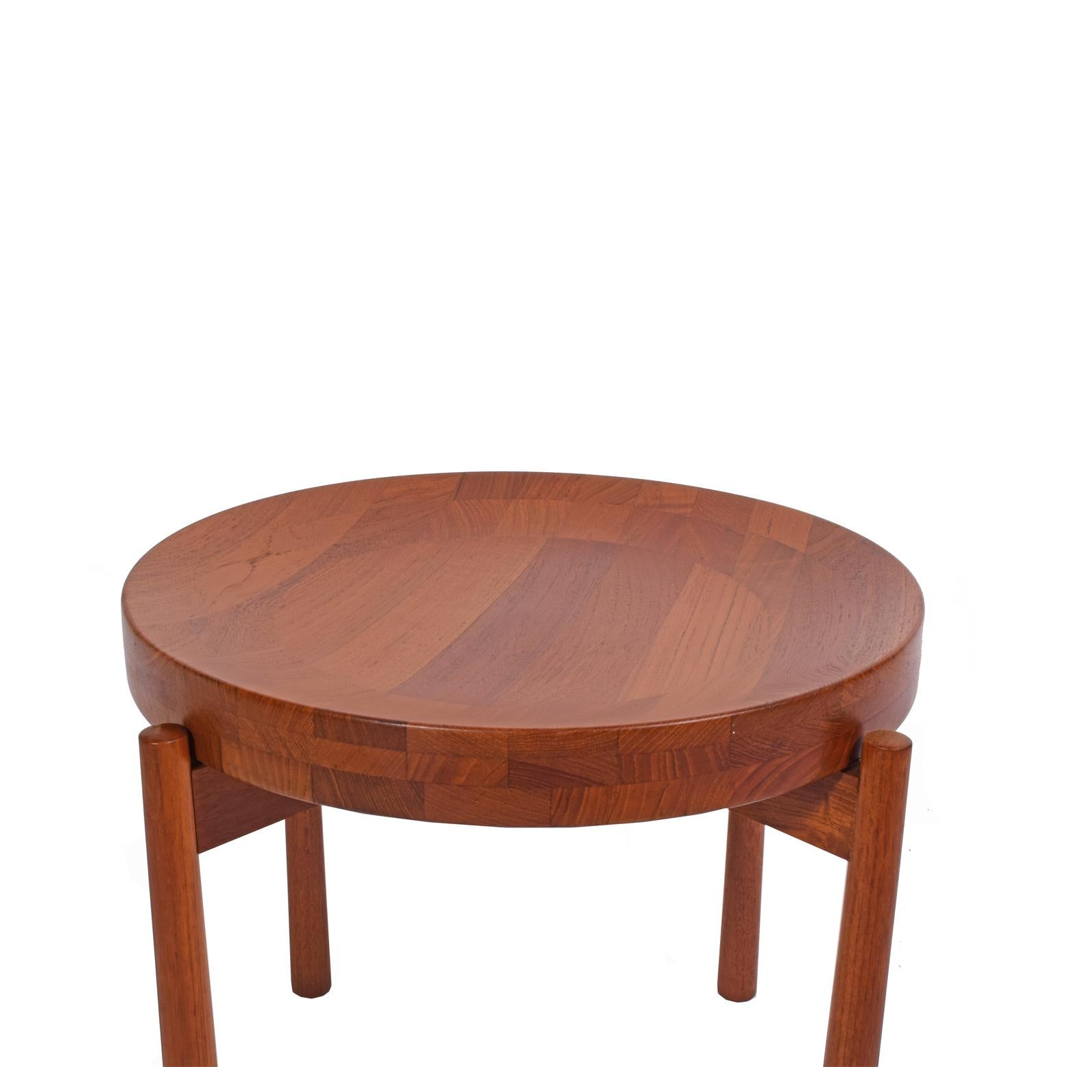 Solid teak side table with revers top and four legs.