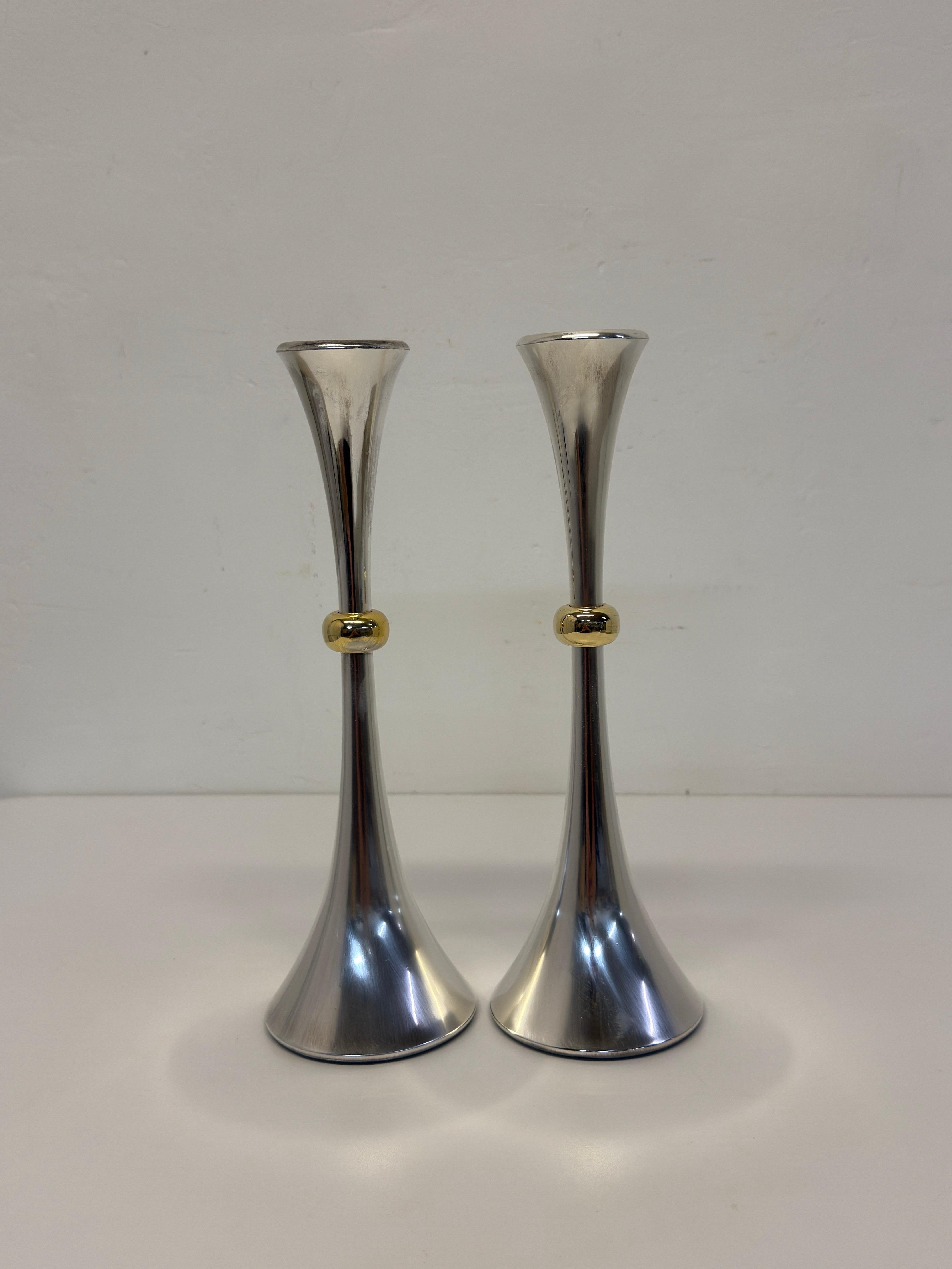 Coppia di portacandele in argento e ottone di Jens Quistgaard per Dansk Japan.