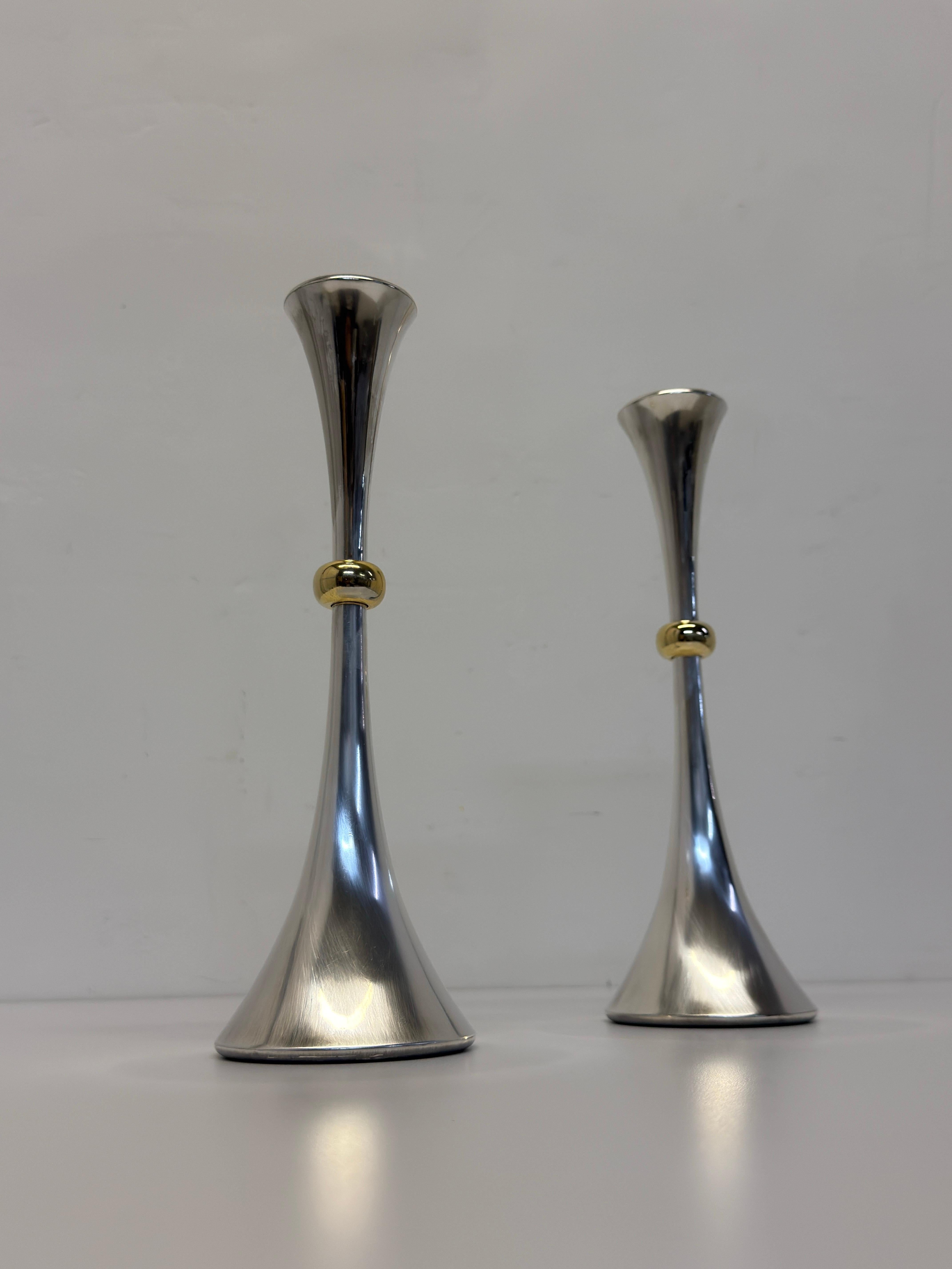 Portacandele in argento e ottone di Jens Quistgaard di Dansk - Una coppia in vendita 1