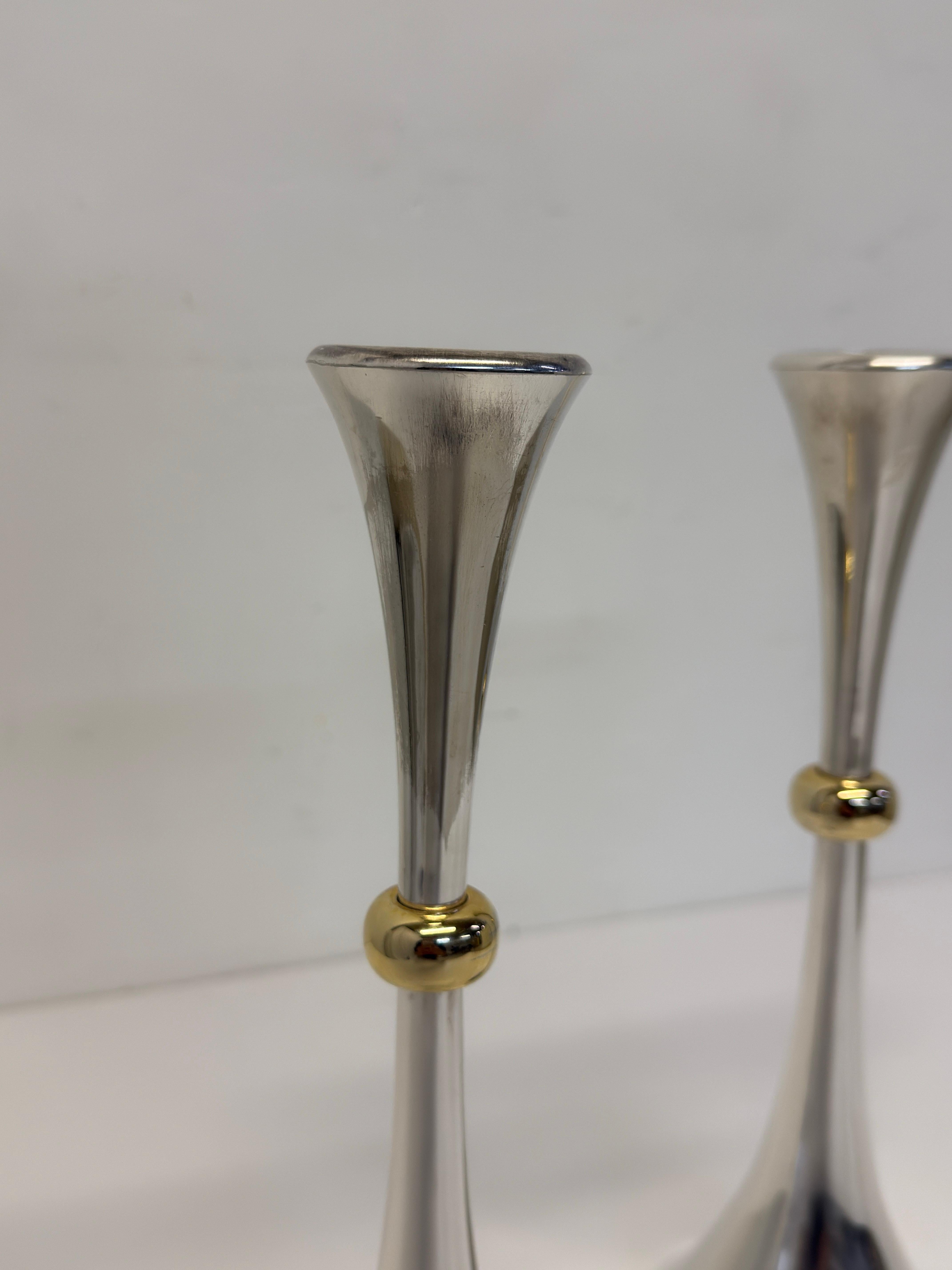 Portacandele in argento e ottone di Jens Quistgaard di Dansk - Una coppia in vendita 2