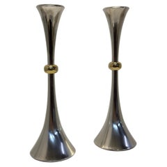Paire de chandeliers Jens Quistgaard en argent et laiton par Dansk