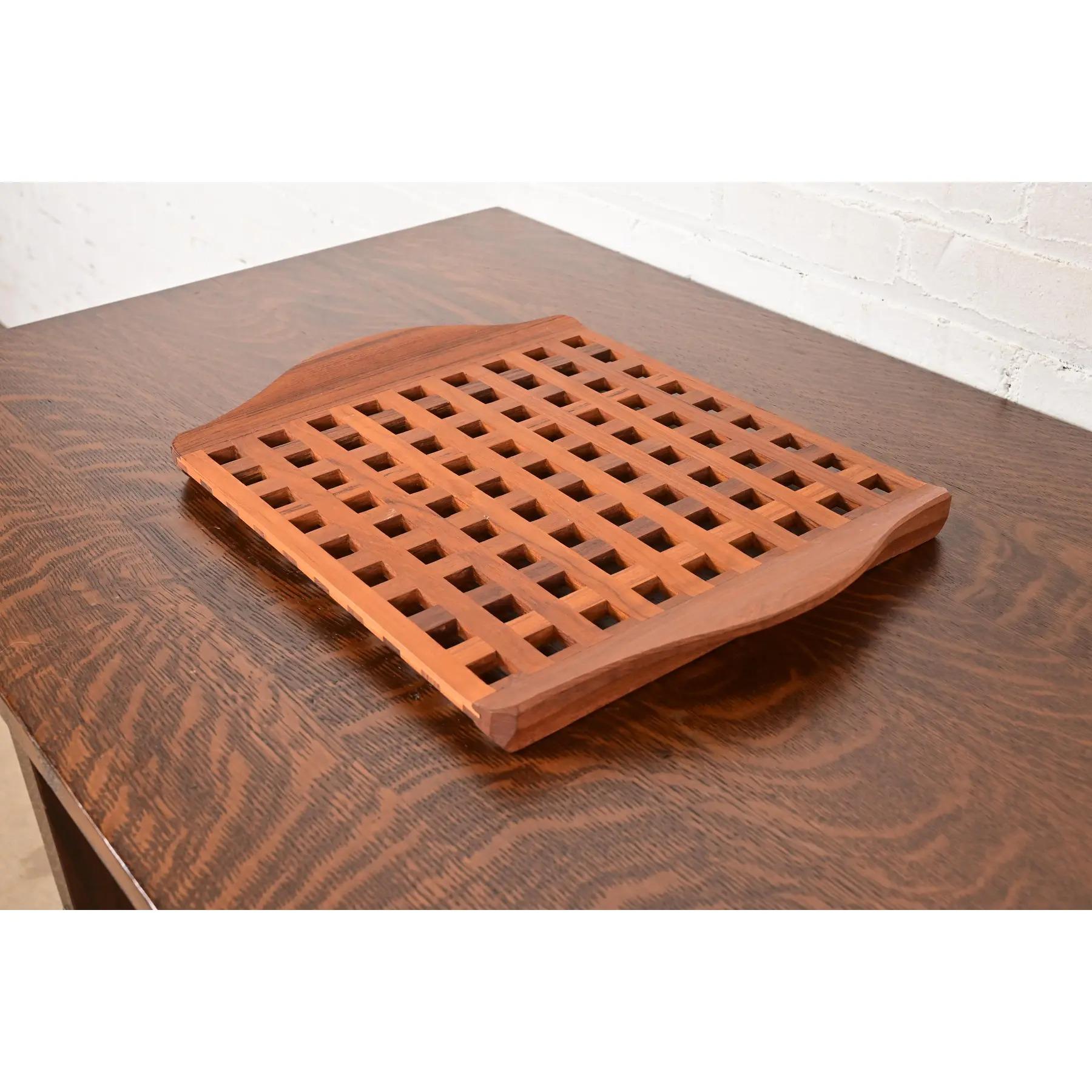 Jens Quistgaard Style Danish Modern Sculpted Teak Serving Tray, Circa 1970s In Good Condition For Sale In South Bend, IN