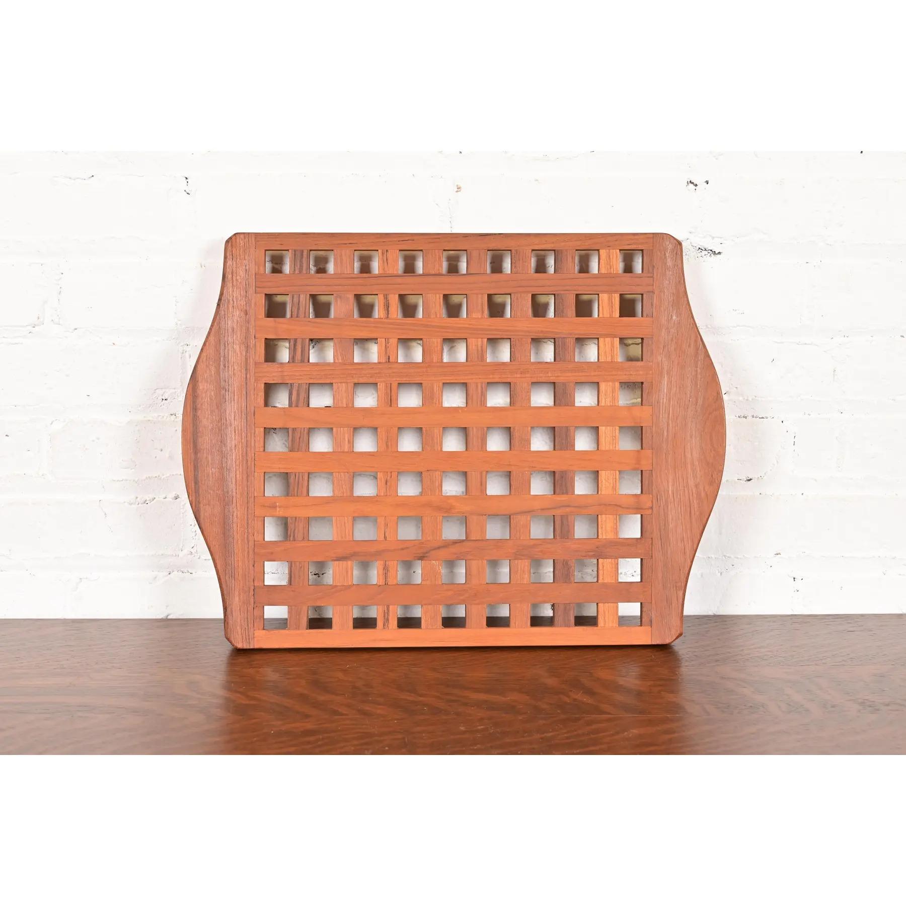 Jens Quistgaard Style Danish Modern Sculpted Teak Serving Tray, Circa 1970s For Sale 1