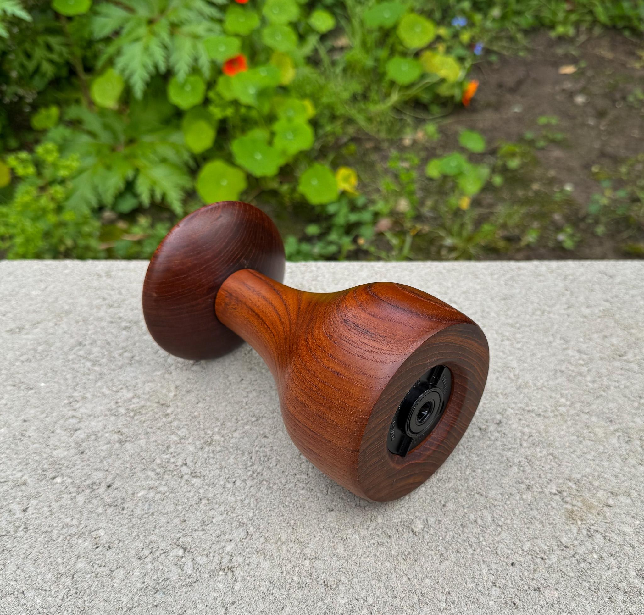 Jens Quistgaard Pfeffermühle aus Teakholz für Dansk, Dänemark, 20. Jahrhundert (Dänisch) im Angebot