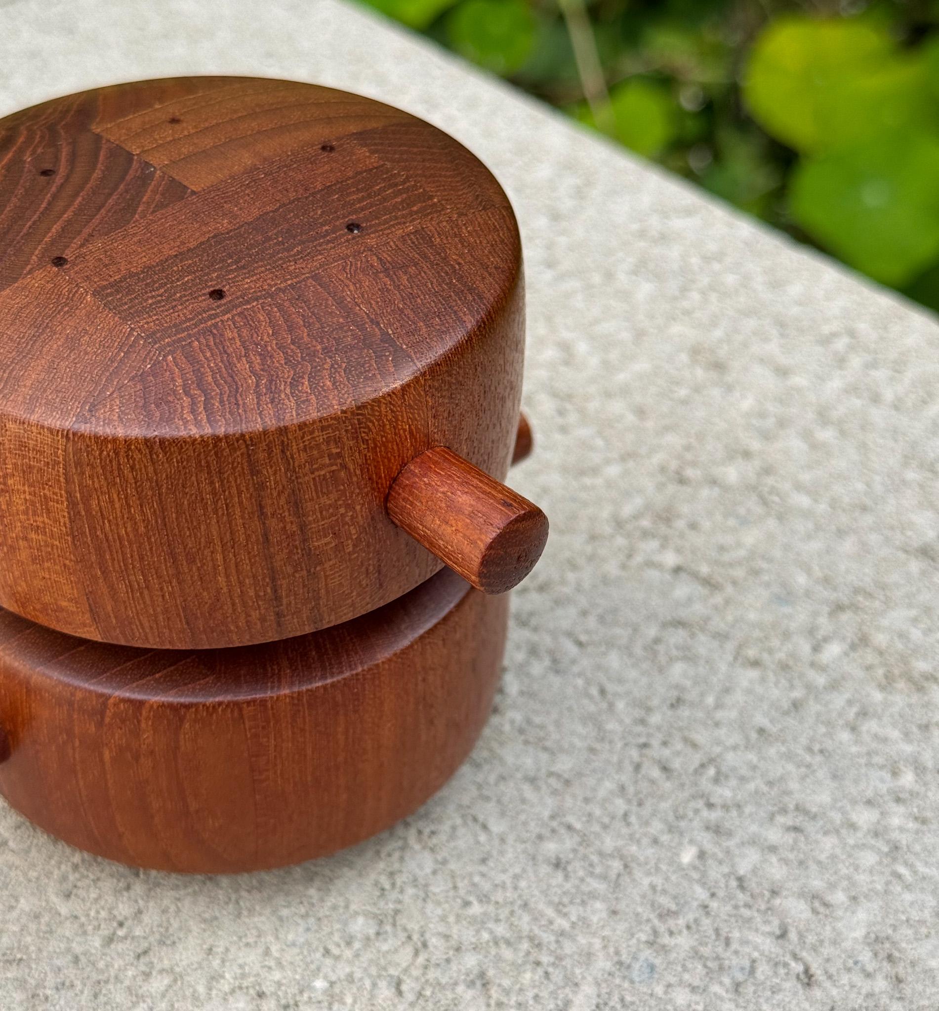 Jens Quistgaard Pfeffermühle aus Teakholz für Dansk, Dänemark, 20. Jahrhundert im Zustand „Gut“ im Angebot in San Juan Capistrano, CA
