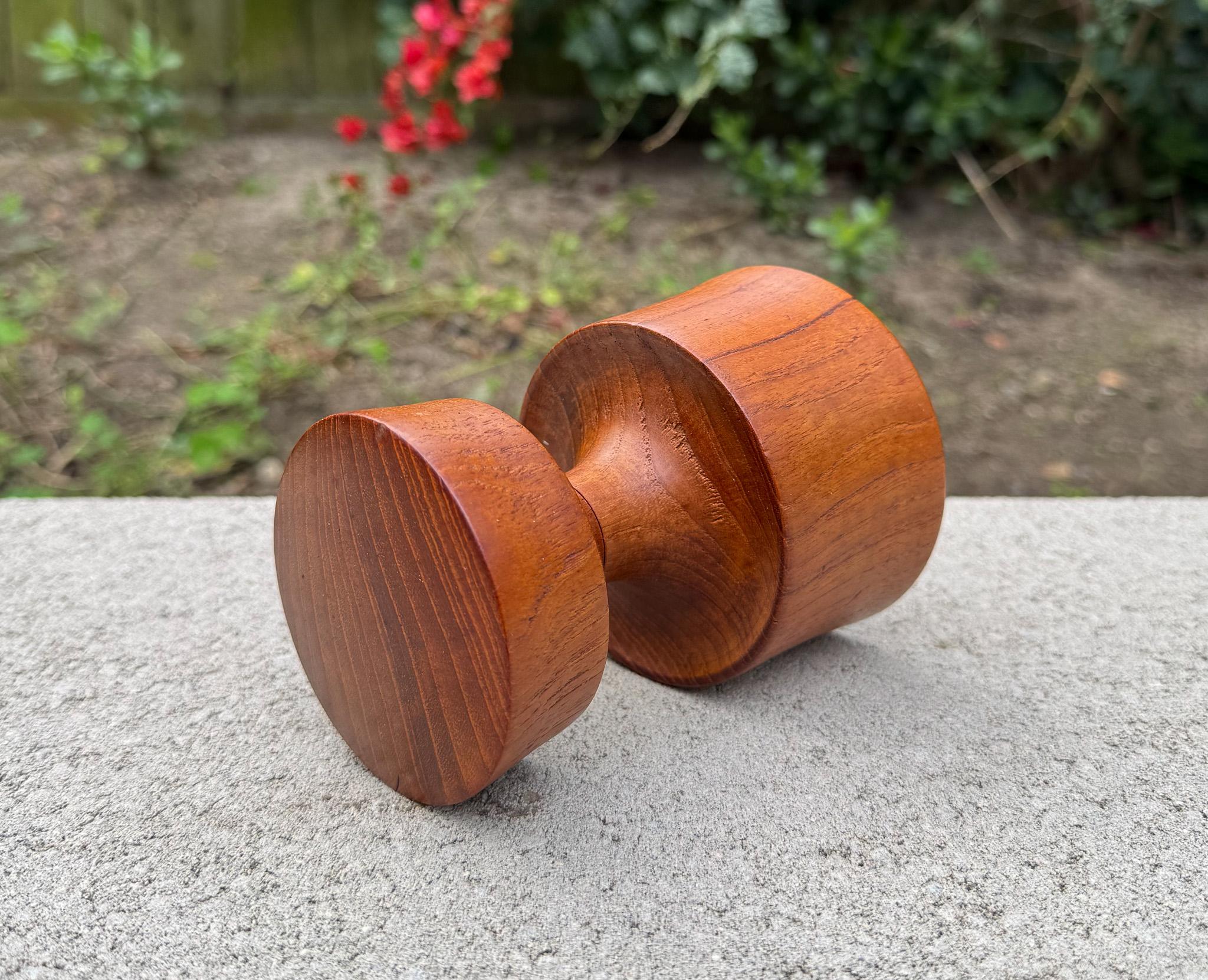 Jens Quistgaard Teak Peugeot Frères #826 Pepper Mill for Dansk, Denmark, c.1965 In Good Condition In San Juan Capistrano, CA