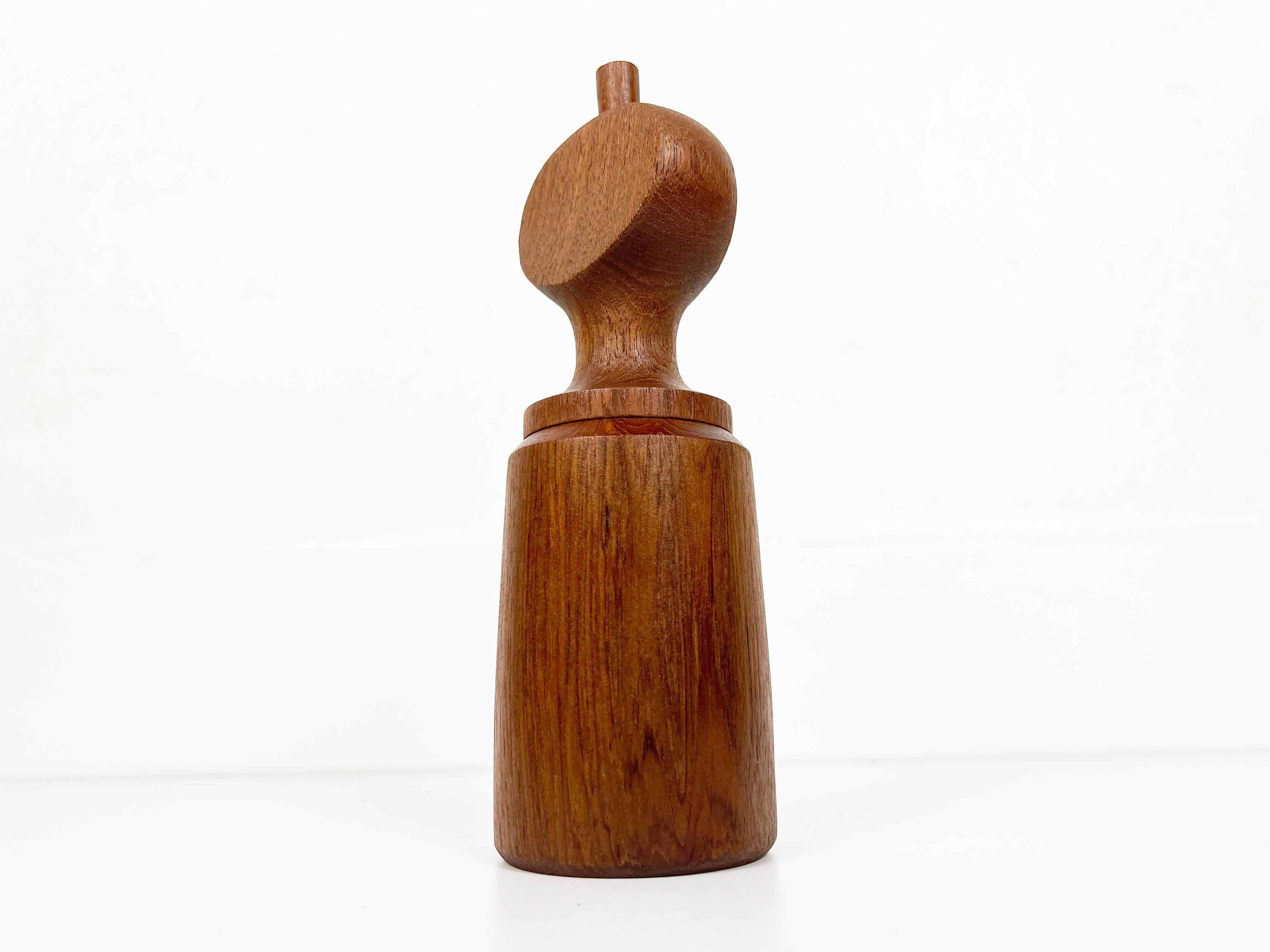 Vintage salt and pepper mill designed by renowned Scandinavian designer Jens Quistgaard for Dansk. Crafted from premium quality teak wood, this salt and pepper mill showcases Quistgaard's signature mid-century modern design with clean lines and