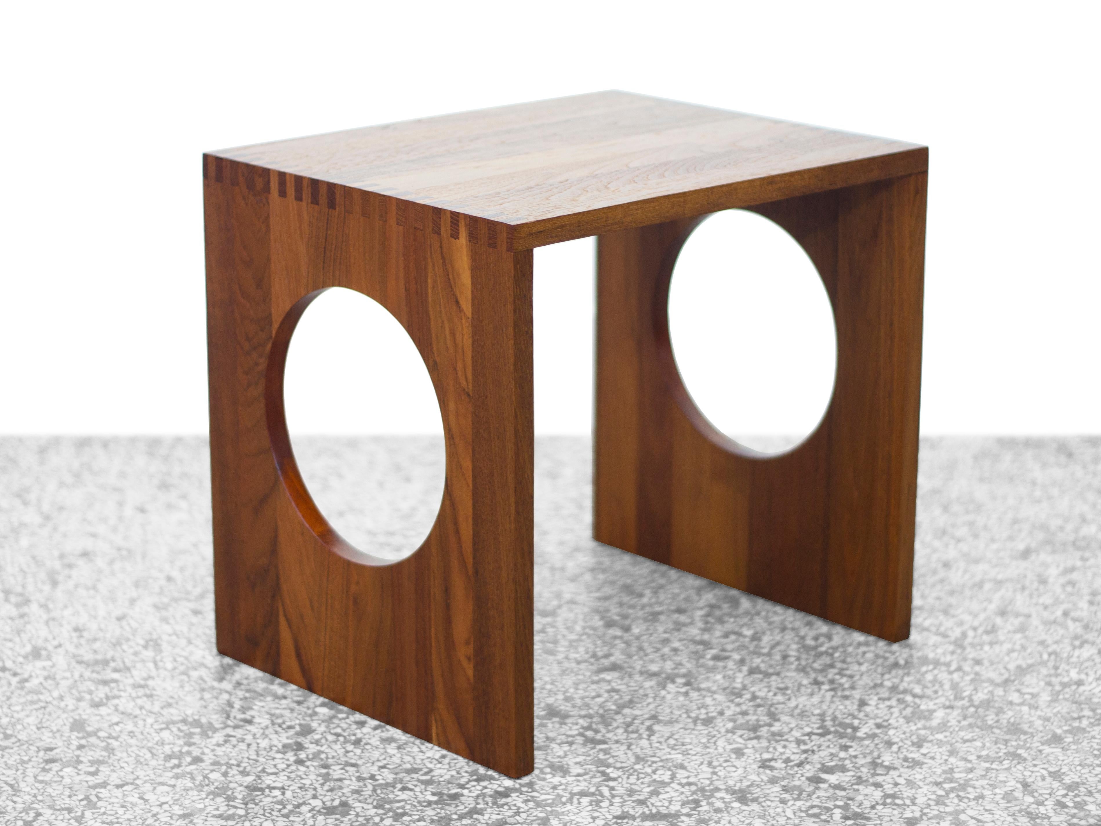 Beautifully crafter Danish modern side table in solid teak with finger-jointed edge detail designed by Jens Quistgaard for Richard Nissen.

Designer: Jens Quistgaard (attributed, unmarked)

Manufacturer: Richard Nissen

Year: 1970s

Origin: