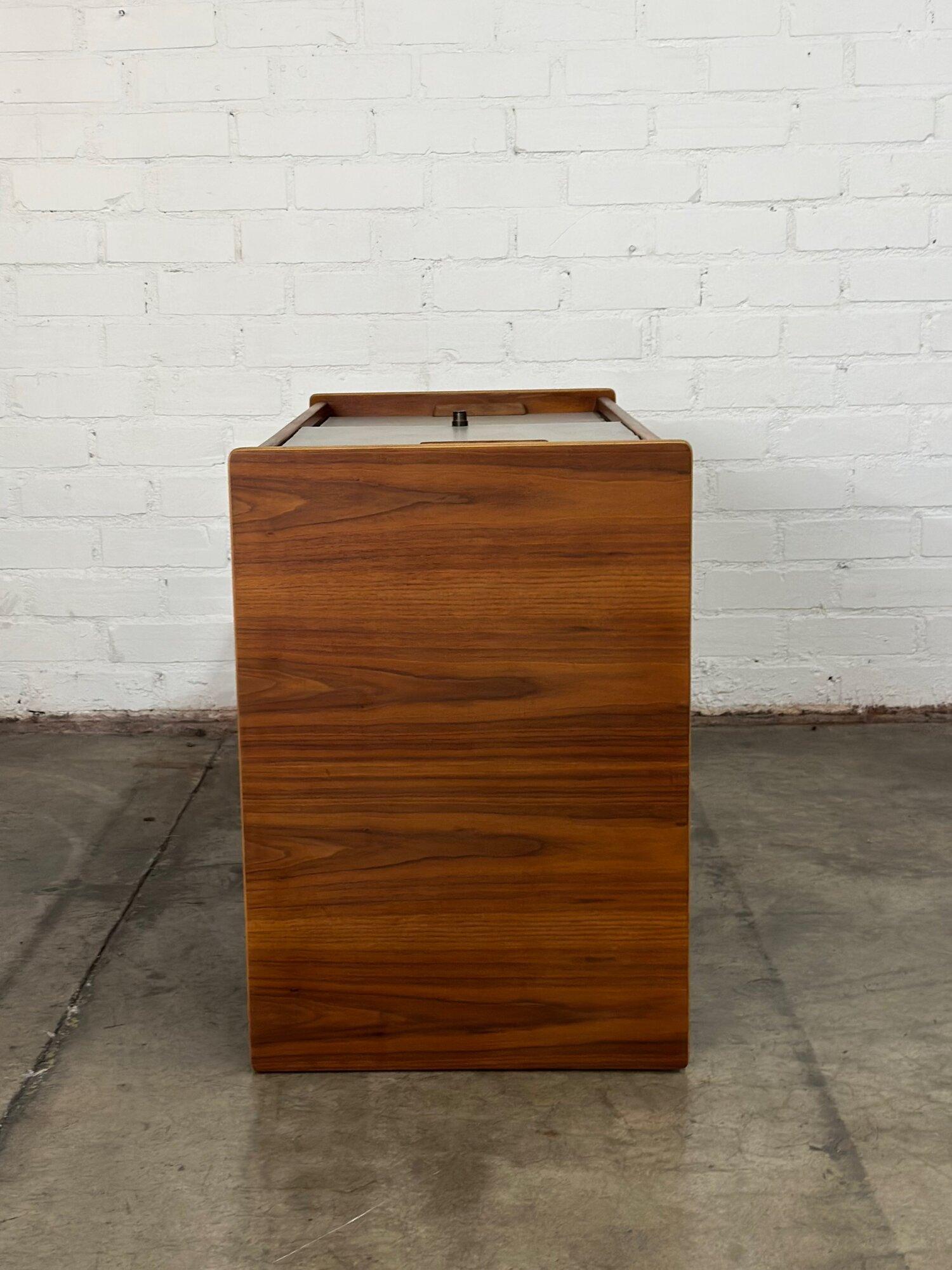 Jens Risom 1970s Modernist File Cabinet For Sale 5