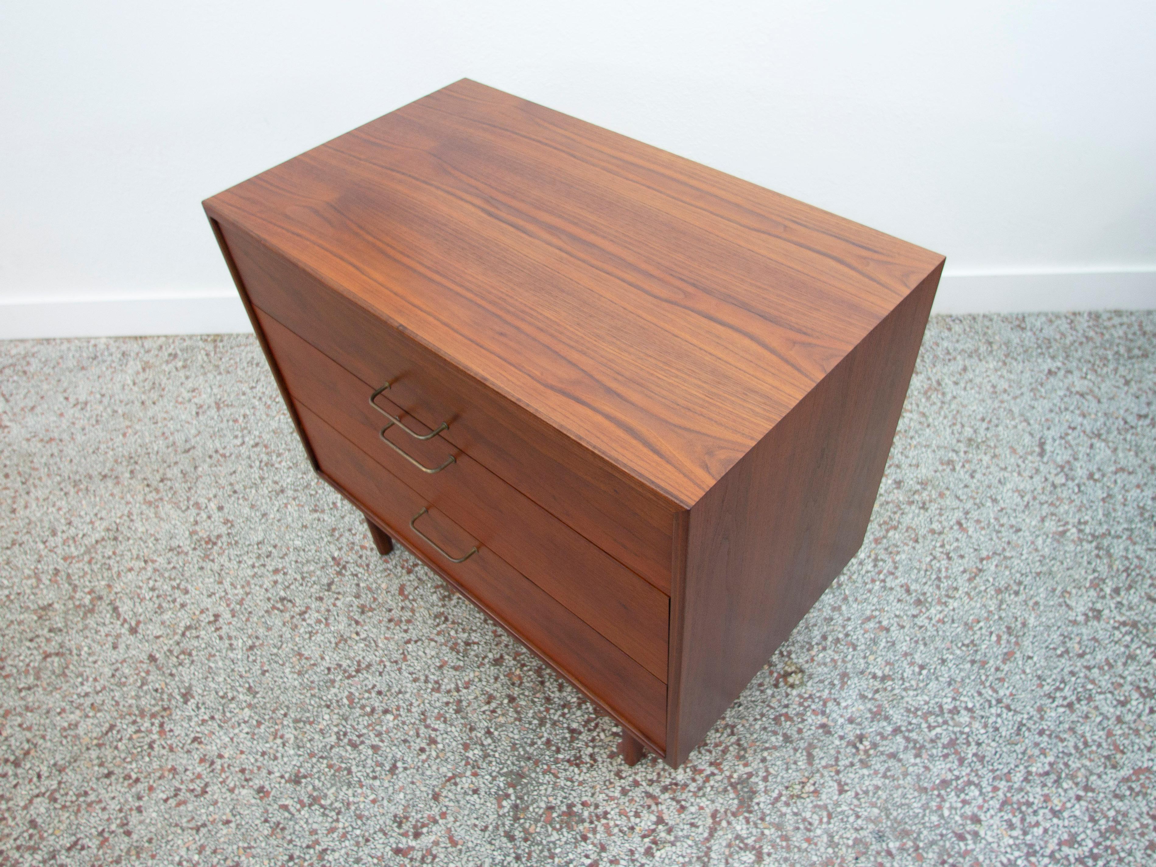 Jens Risom 3 Drawer Chest of Drawers, Walnut and Brass 5
