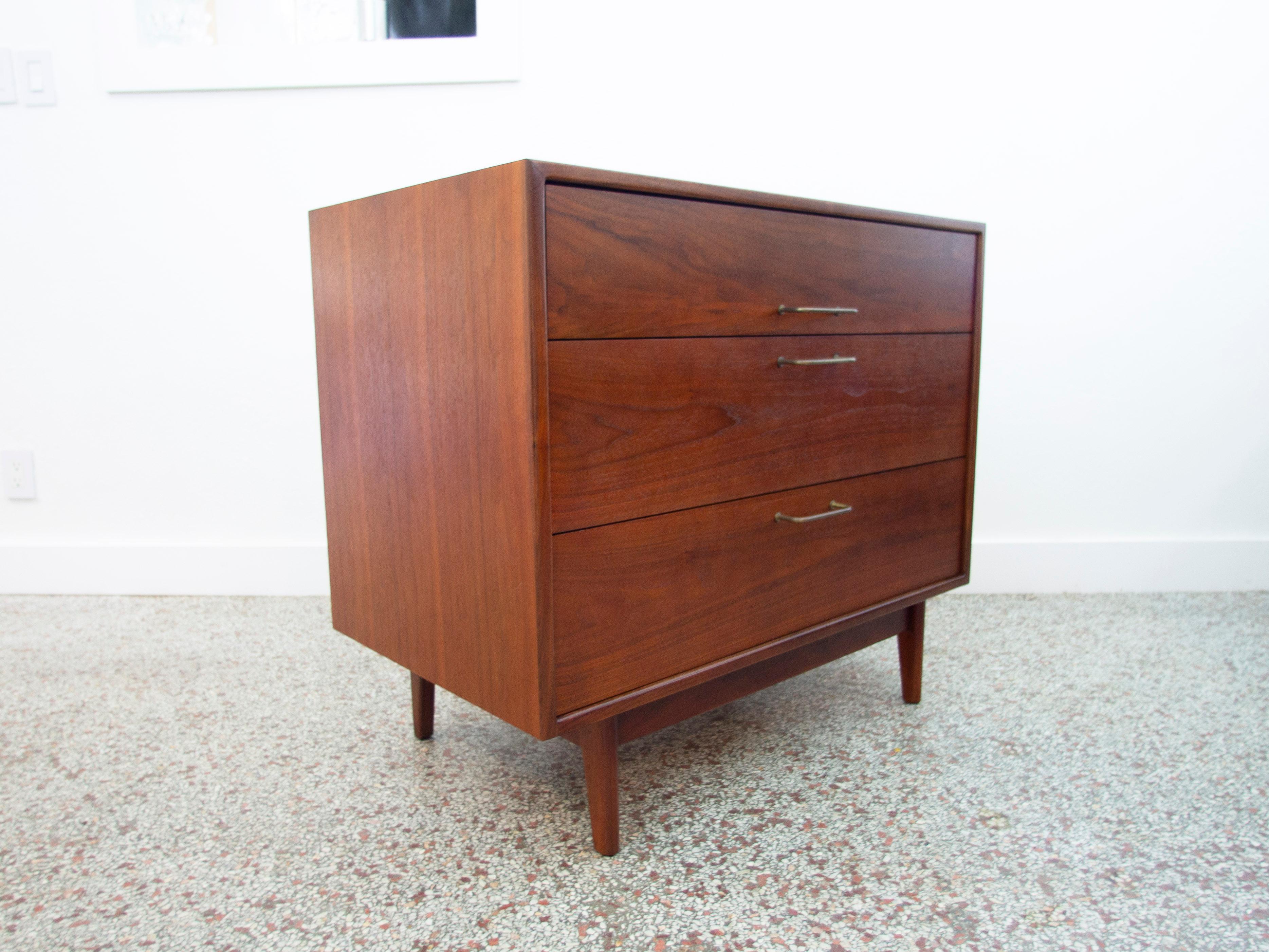 Jens Risom 3 Drawer Chest of Drawers, Walnut and Brass 6