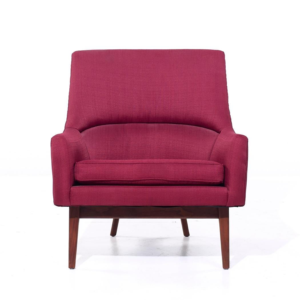 Jens Risom A Chair Mid Century Walnut Lounge Chairs - Pair In Good Condition For Sale In Countryside, IL