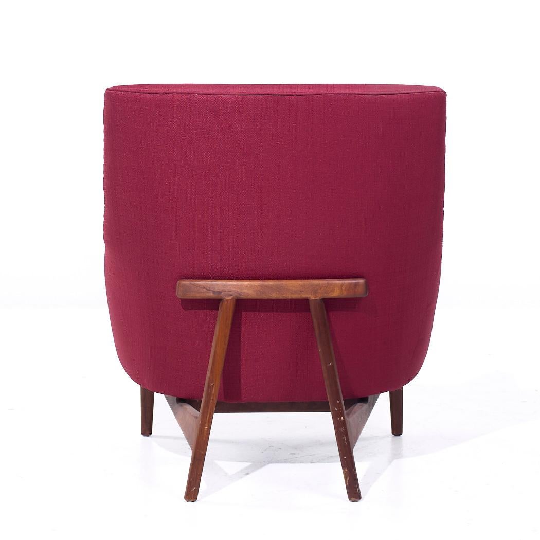 Jens Risom A Chair Mid Century Walnut Lounge Chairs - Pair For Sale 1