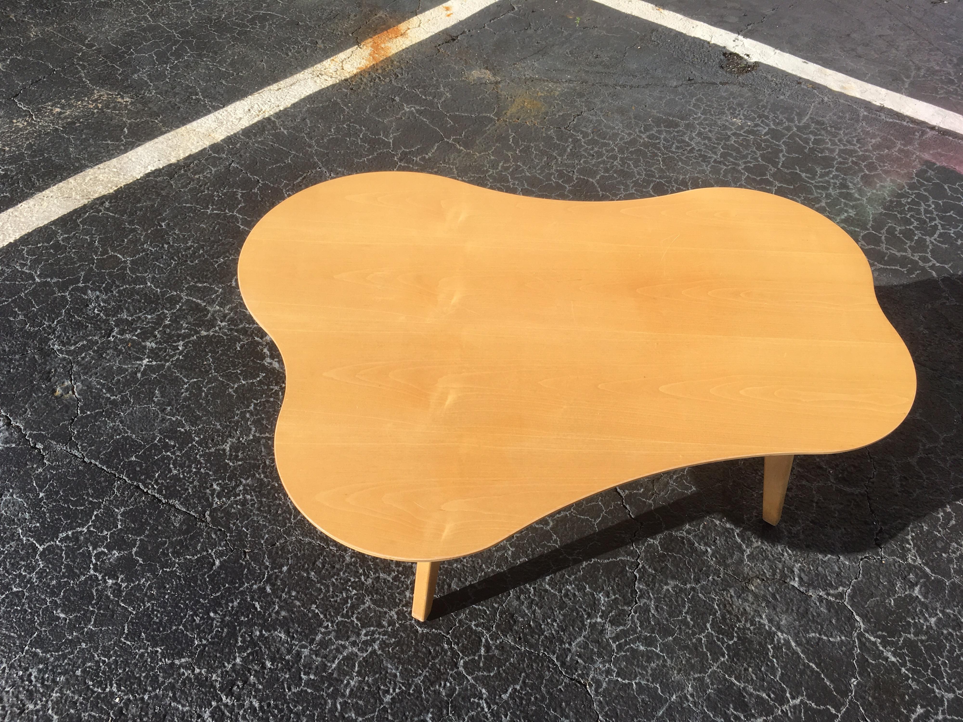 knoll amoeba table