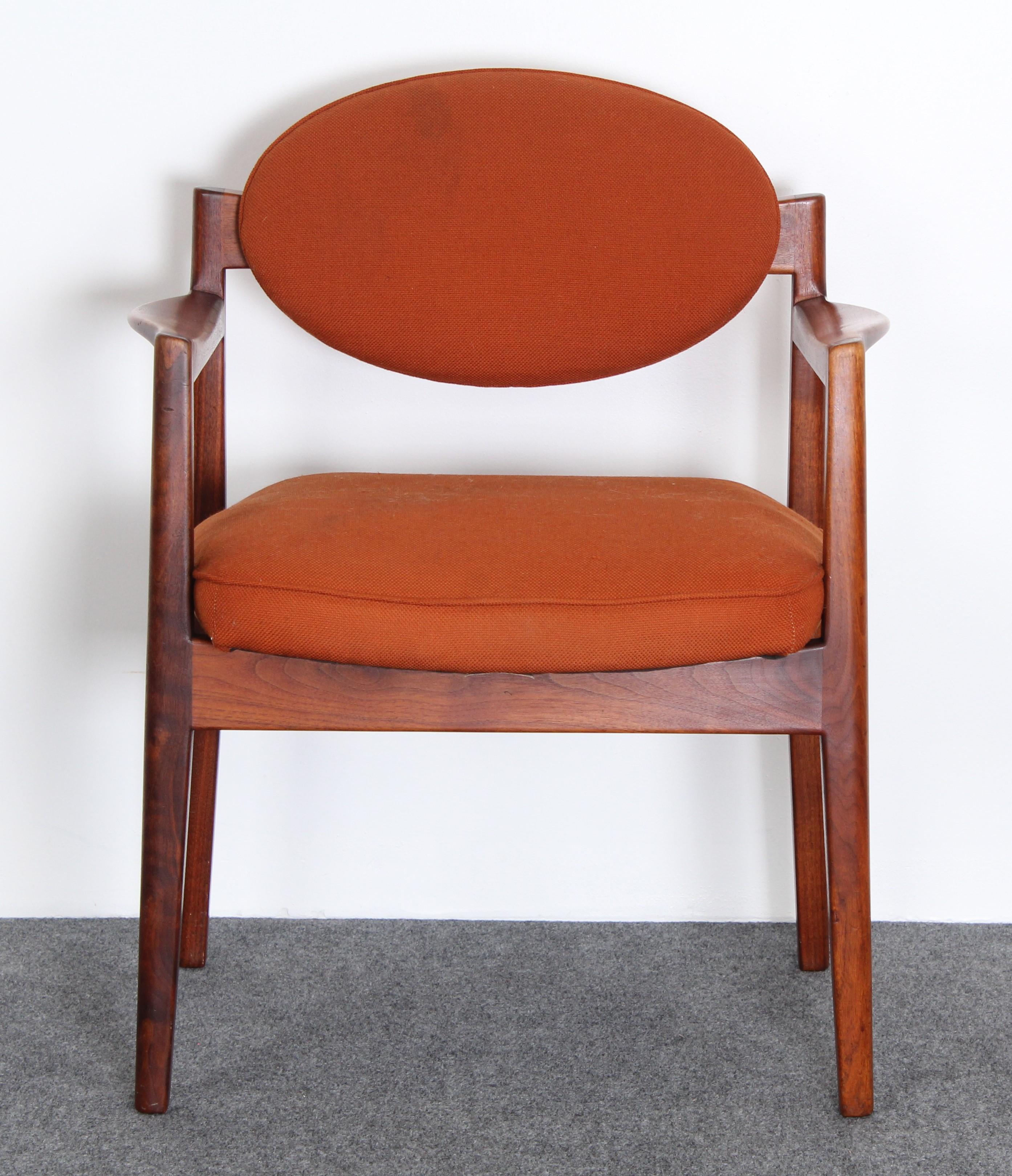 A sculptural Jens Risom armchair, 1960s. Solid walnut frame with sturdy construction. This chair retails for $3,000 through Ralph Pucci. New upholstery necessary as shown in images.

Dimensions: 34