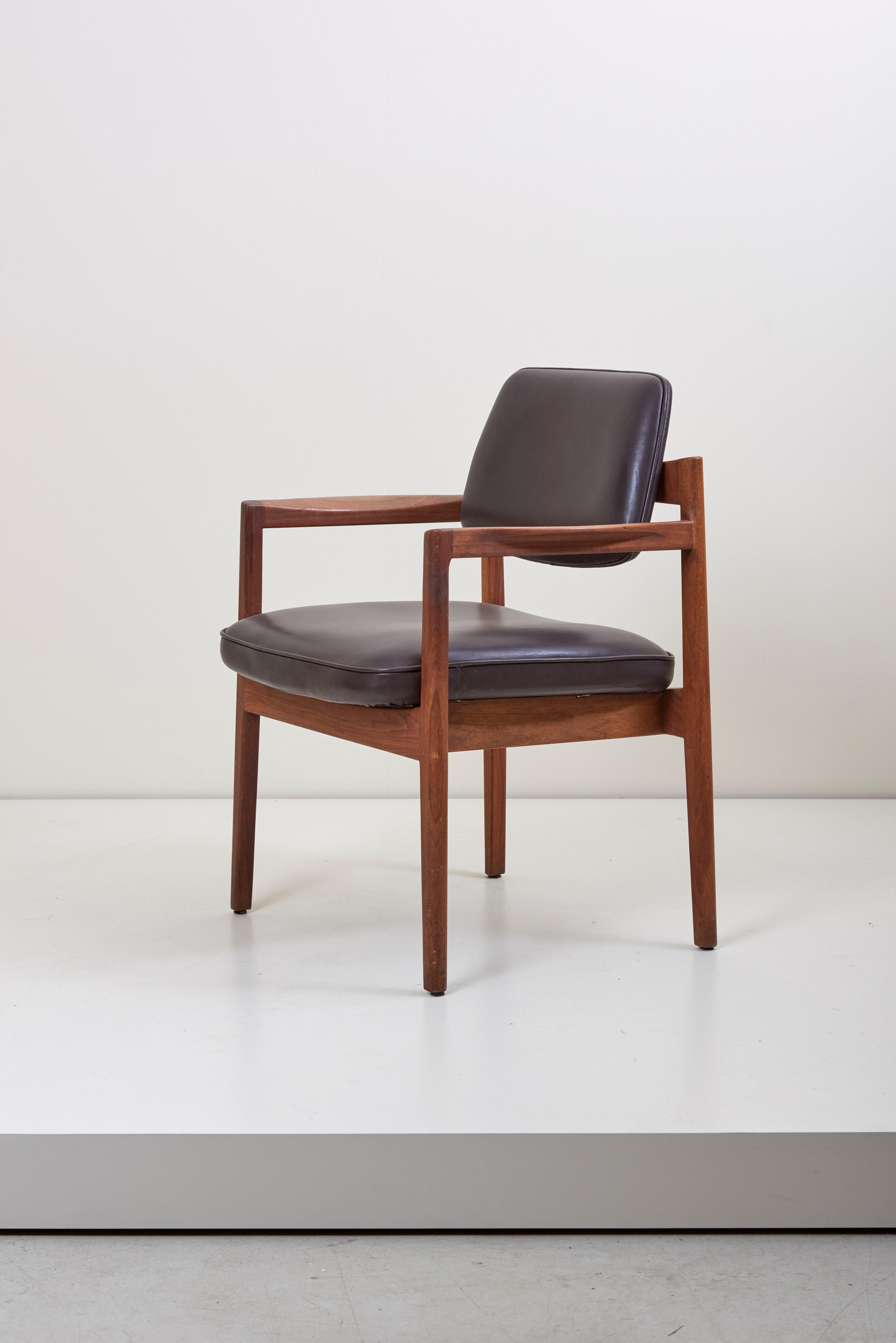 Really elegant Jens Risom armchair in solid walnut and high quality aniline dark brown leather by Sorensen.