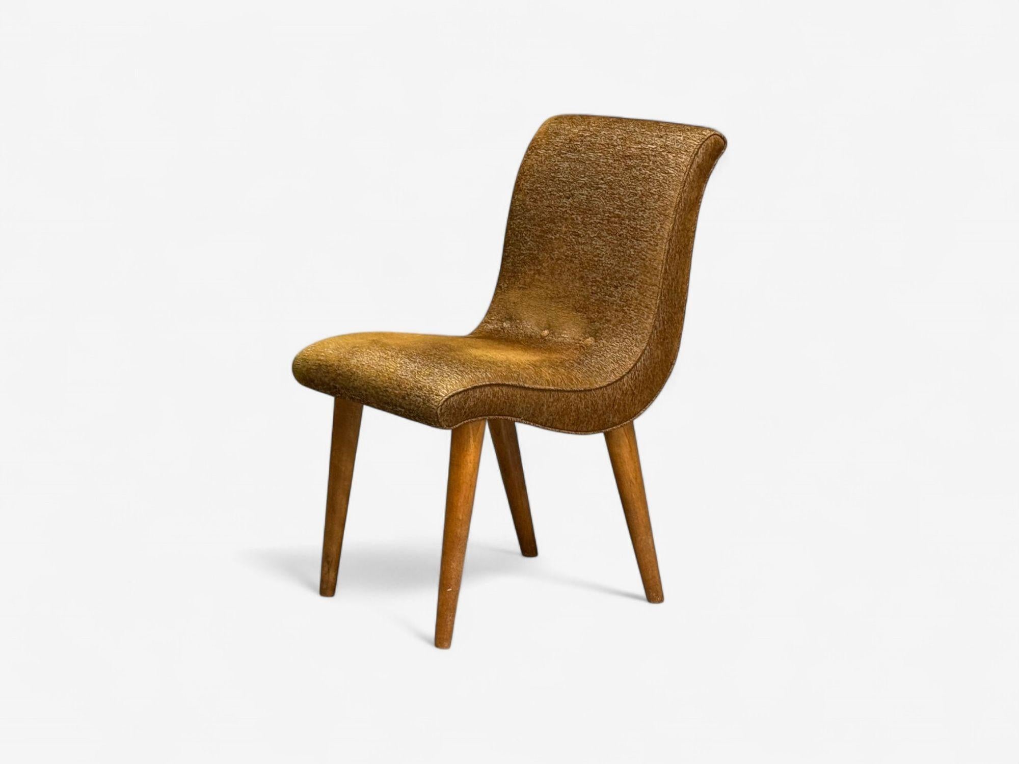 Jens Risom attr., Mid-Century Modern, Side Chairs, Walnut, Fabric, USA, 1940s (amerikanisch) im Angebot
