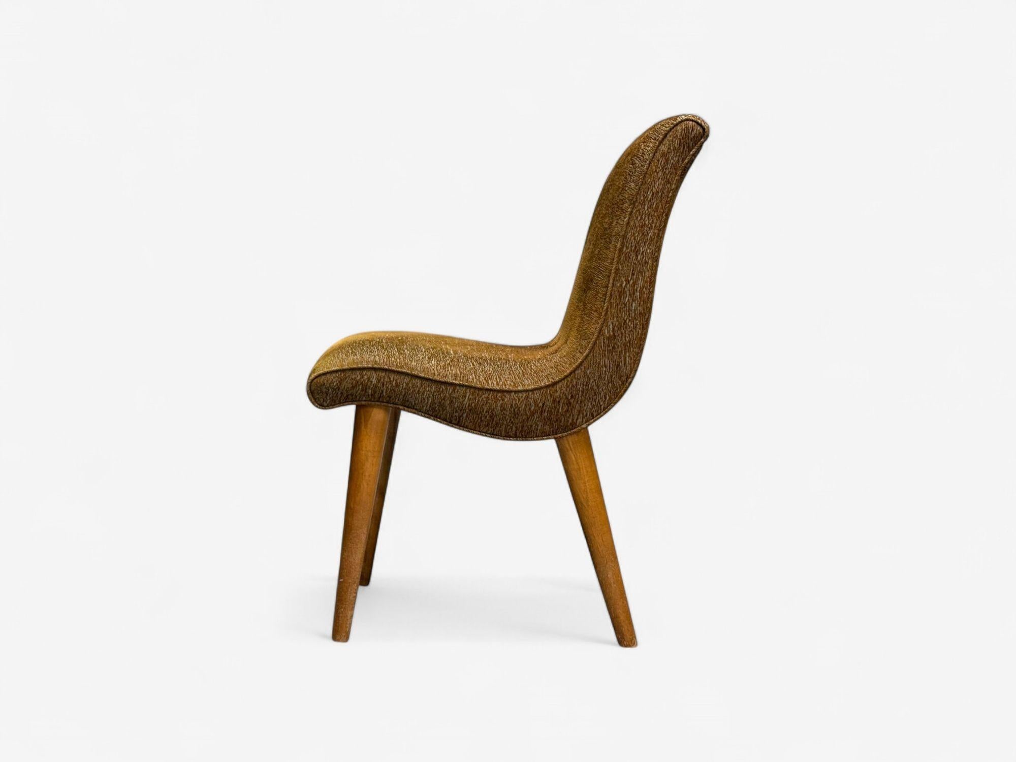 Jens Risom attr., Mid-Century Modern, Side Chairs, Walnut, Fabric, USA, 1940s (Stoff) im Angebot