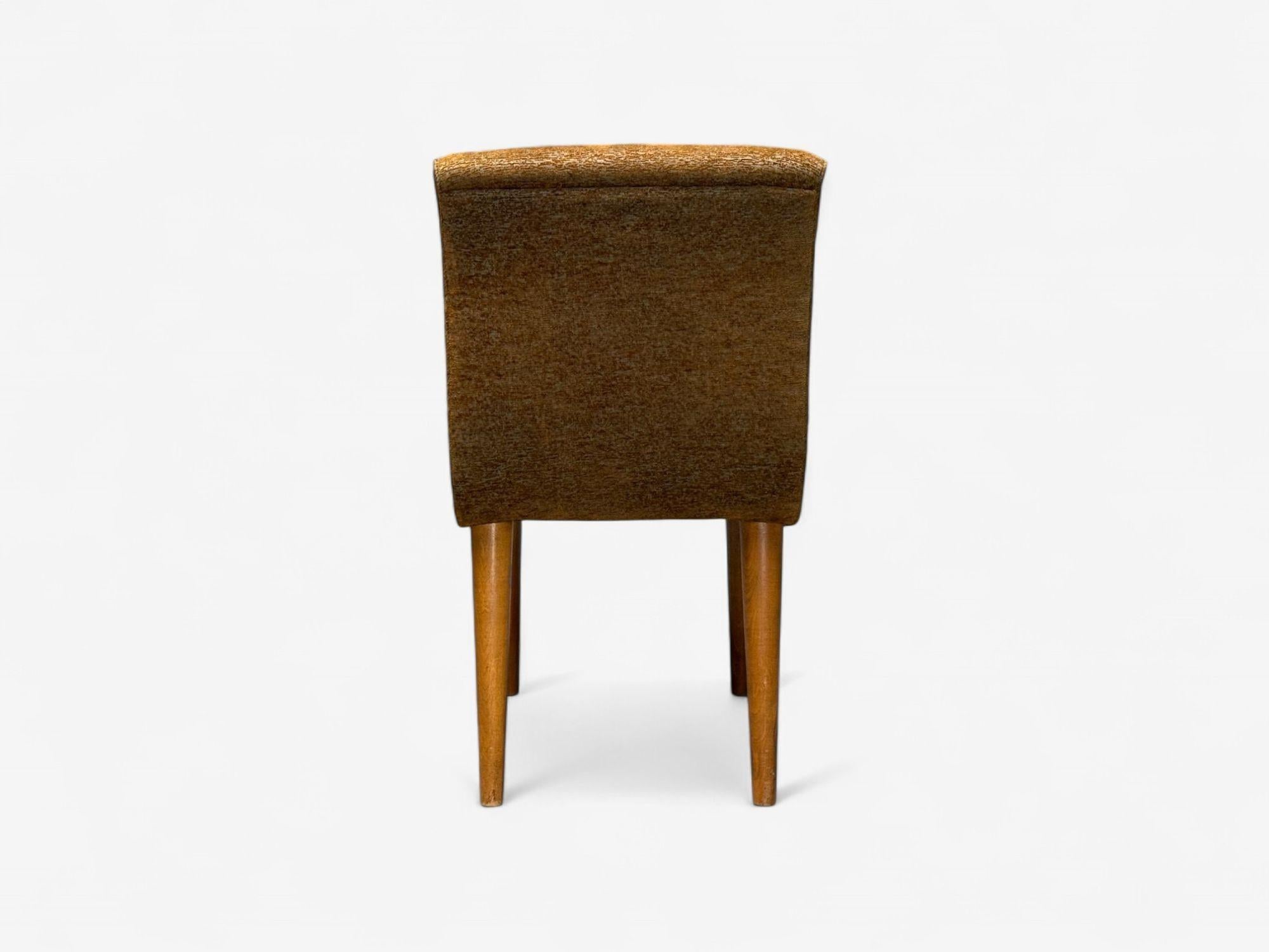 Jens Risom attr., Mid-Century Modern, Side Chairs, Walnut, Fabric, USA, 1940s im Angebot 2