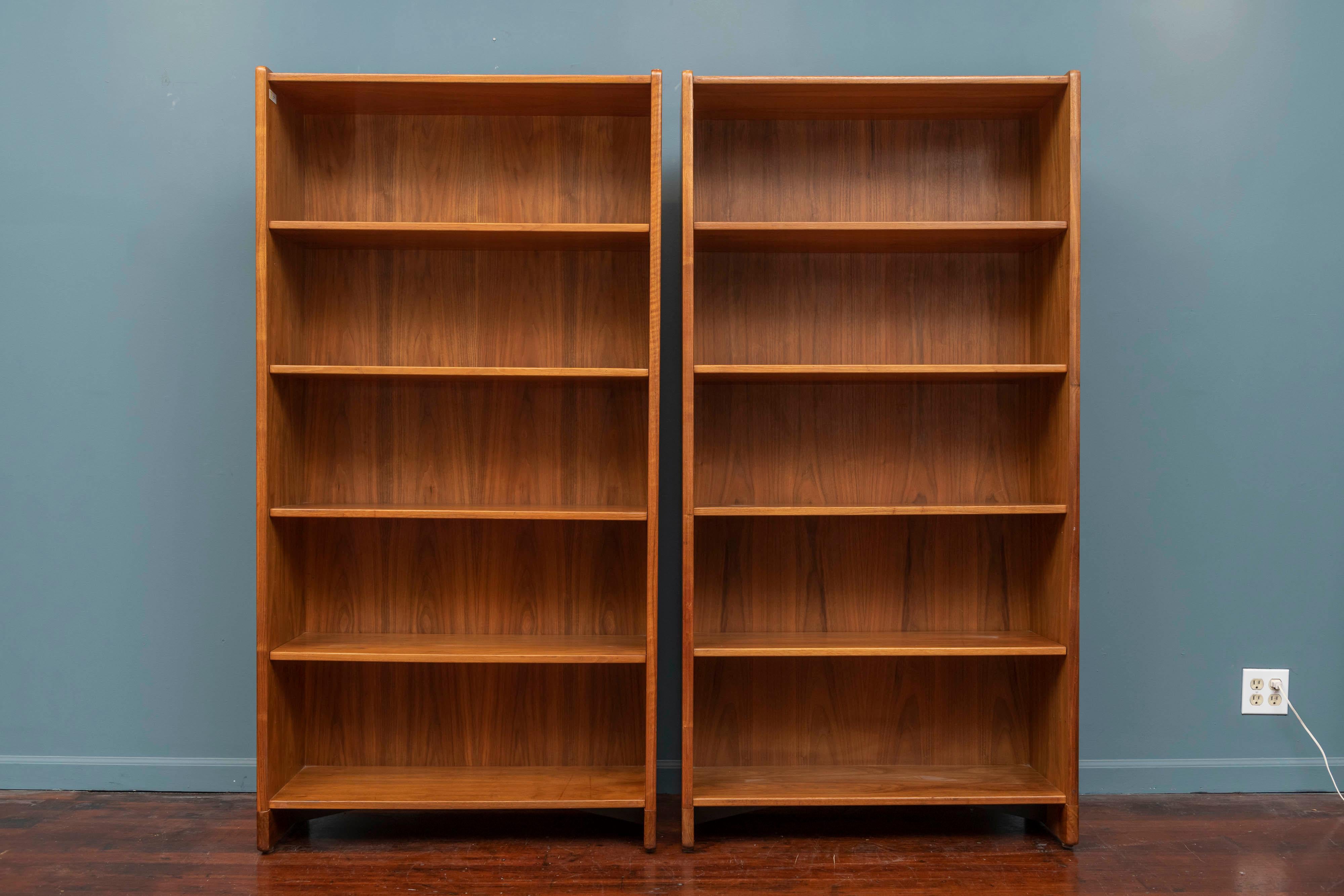 Jens Risom design pair of walnut bookcases with 5 adjustable shelves, solid high quality construction with finished backs.