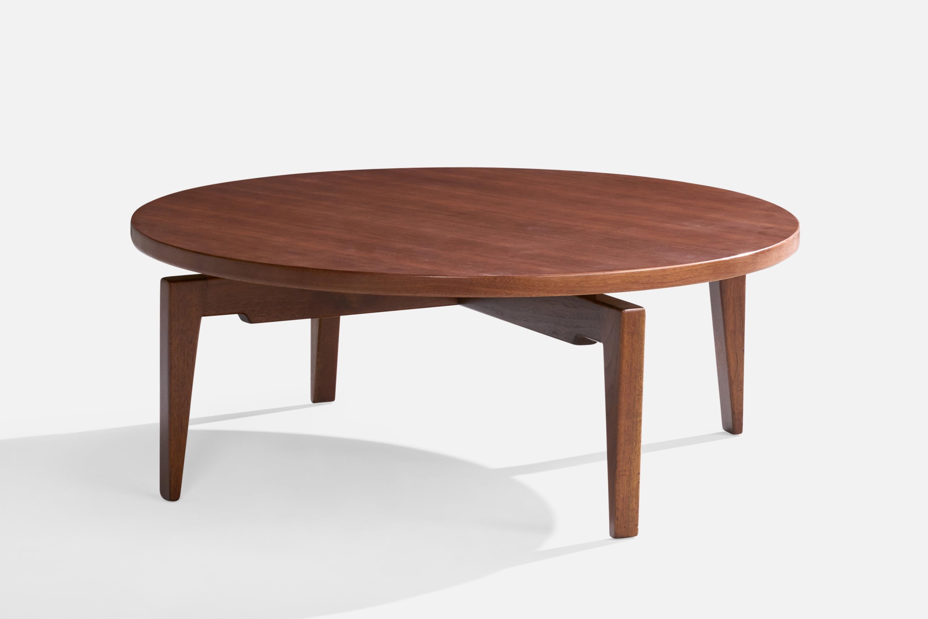 Table basse en noyer avec plateau tournant, modèle 4010 conçu par Jens Risom, États-Unis, années 1960.

Dimensions : 16