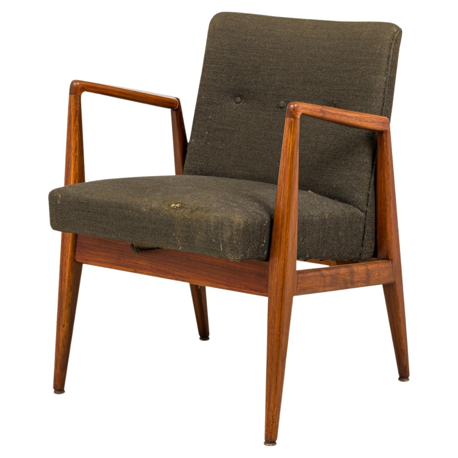 Poltrona Playboy in teak imbottita in tessuto grigio di Jens Risom