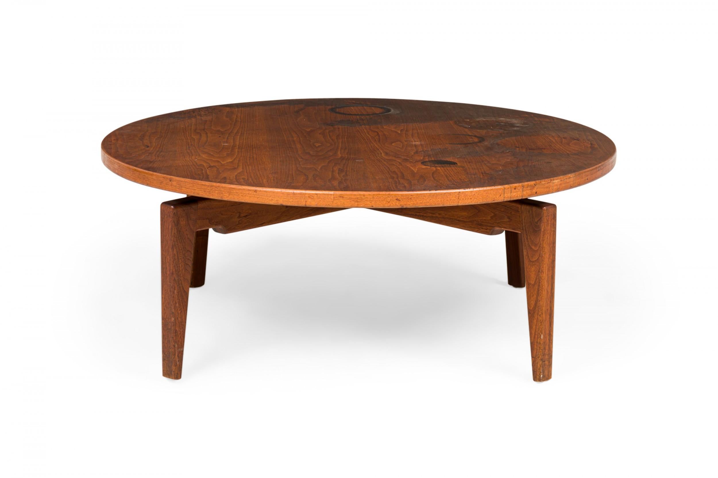 Jens Risom Danish Mid-Century Circular Walnut Revolving Lazy Susan Coffee Table For Sale 4