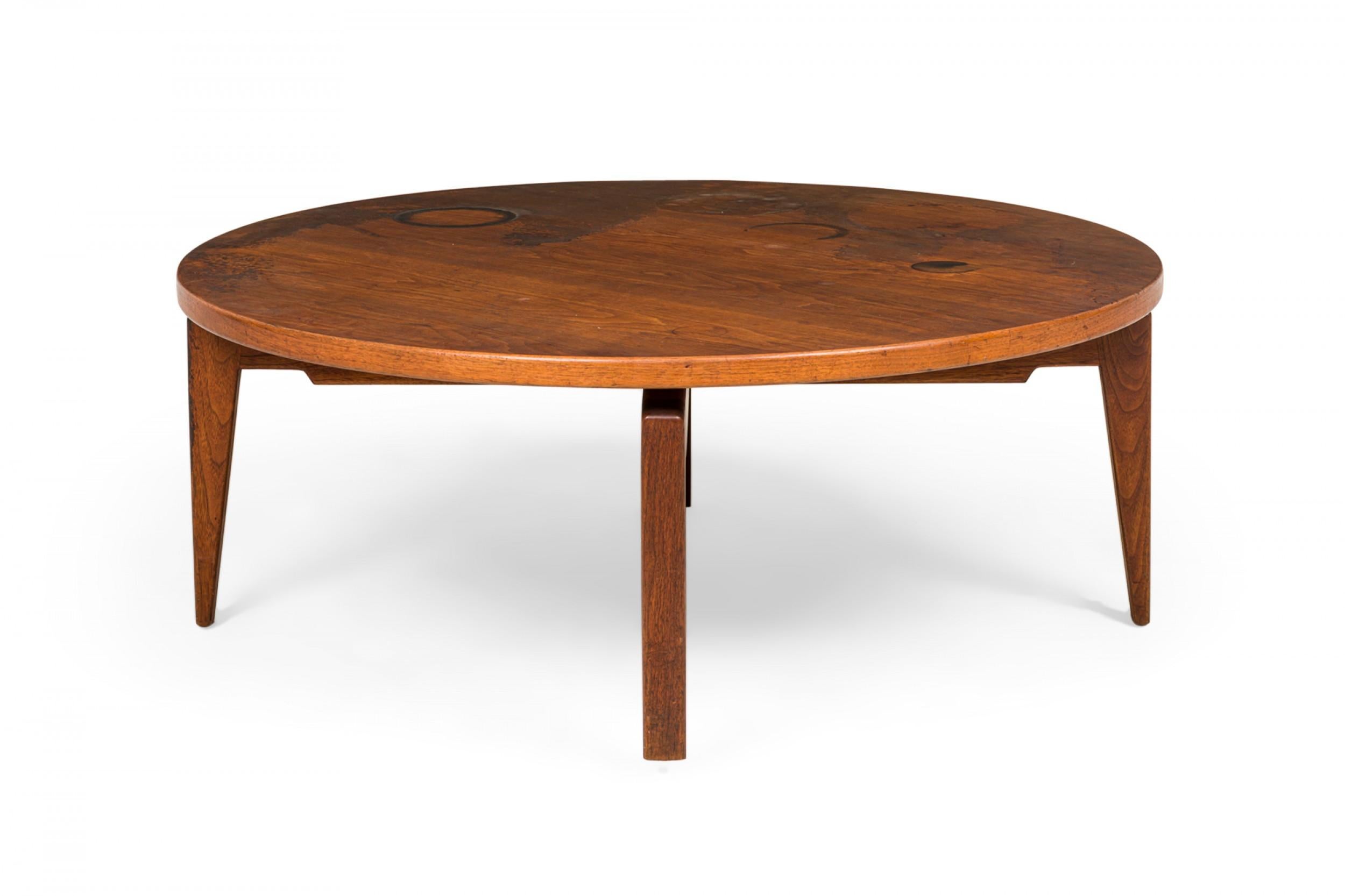 20th Century Jens Risom Danish Mid-Century Circular Walnut Revolving Lazy Susan Coffee Table For Sale
