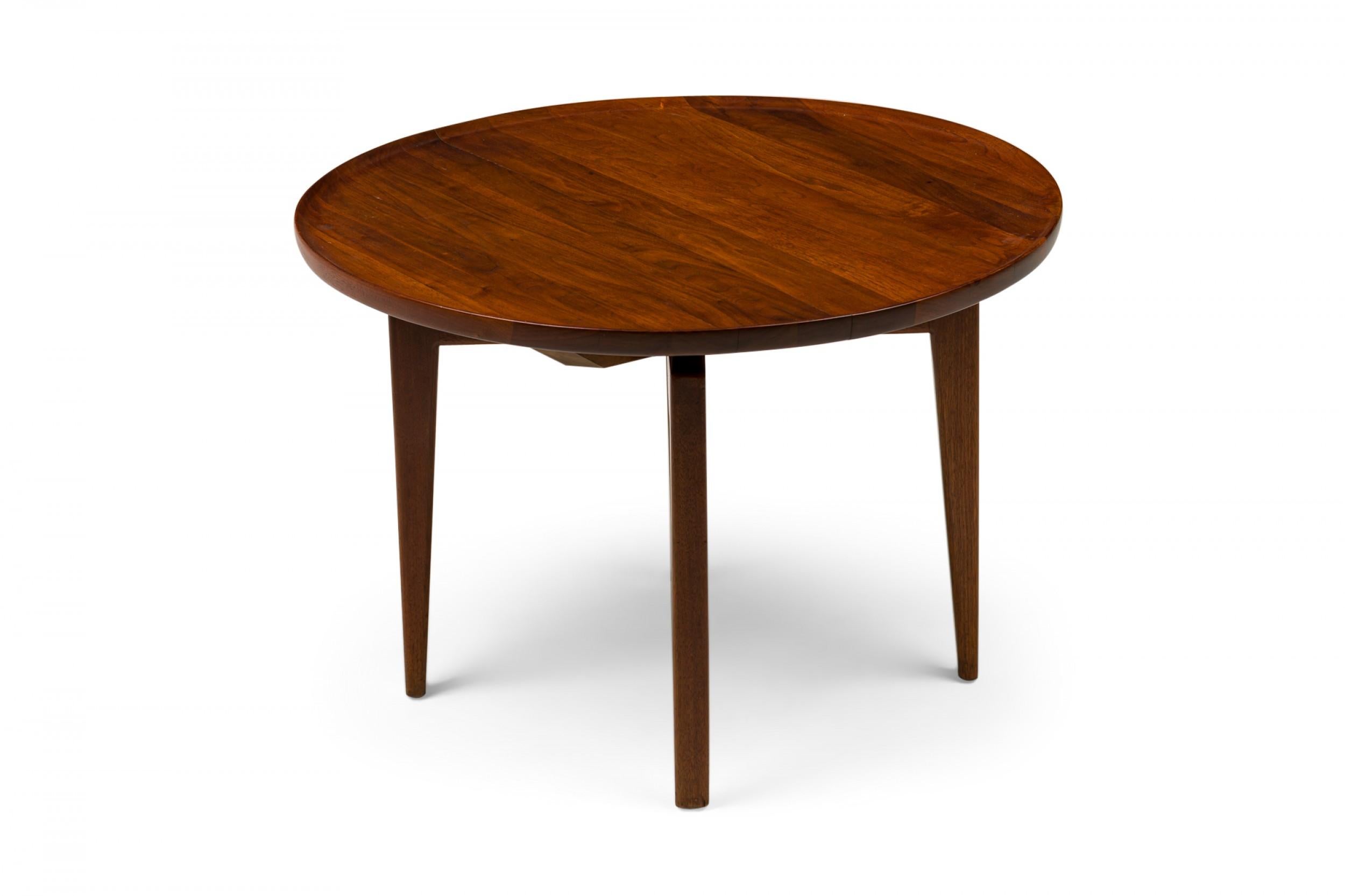 Danish mid-century end / side table with a revolving circular wooden top with a shallow lip, resting on four square tapered wooden legs. (Jens Risom).
  