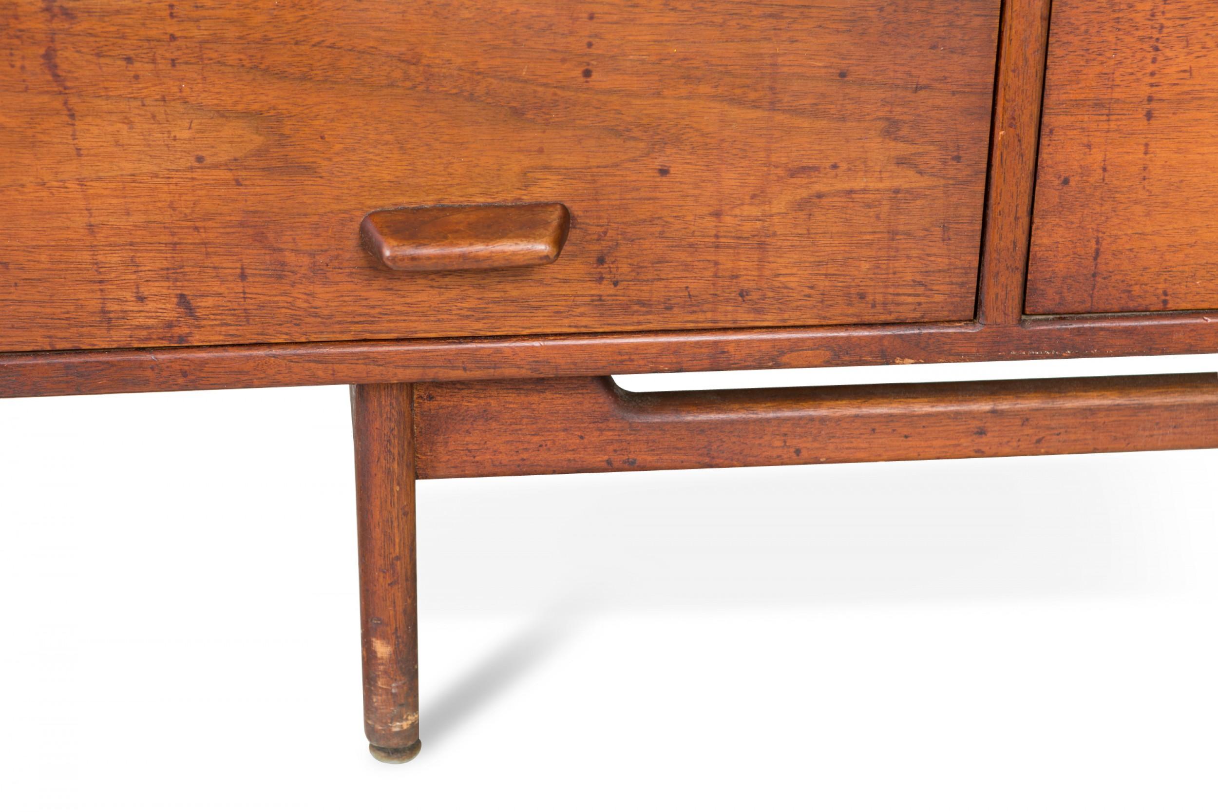 Jens Risom Danish Mid-Century Walnut 8-Drawer Dresser / Writing Desk For Sale 6
