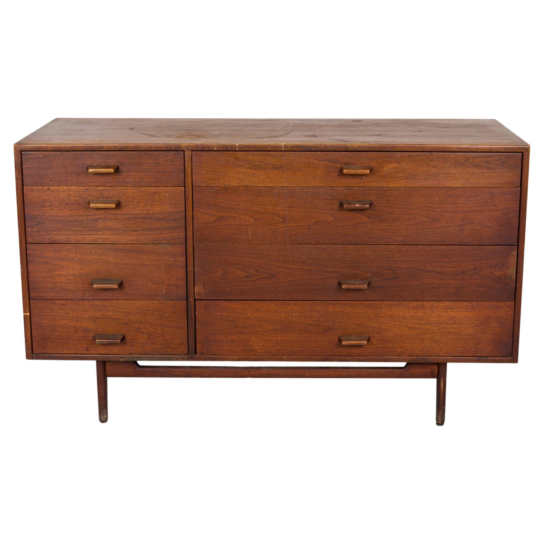 Jens Risom Danish Mid-Century Walnut 8-Drawer Dresser / Writing Desk For Sale